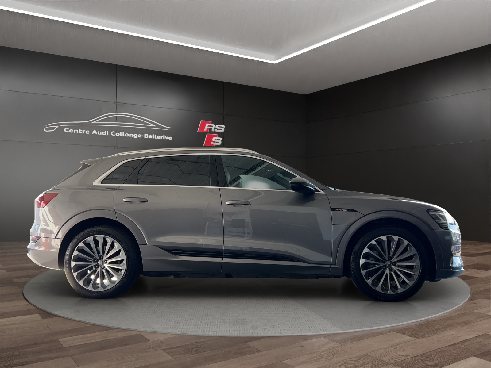 AUDI e-tron 55 Advanced quattro-image-6