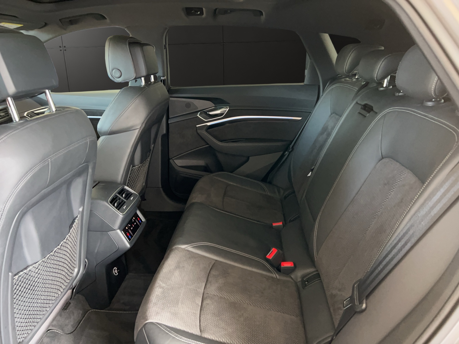 AUDI e-tron 55 Advanced quattro-image-11
