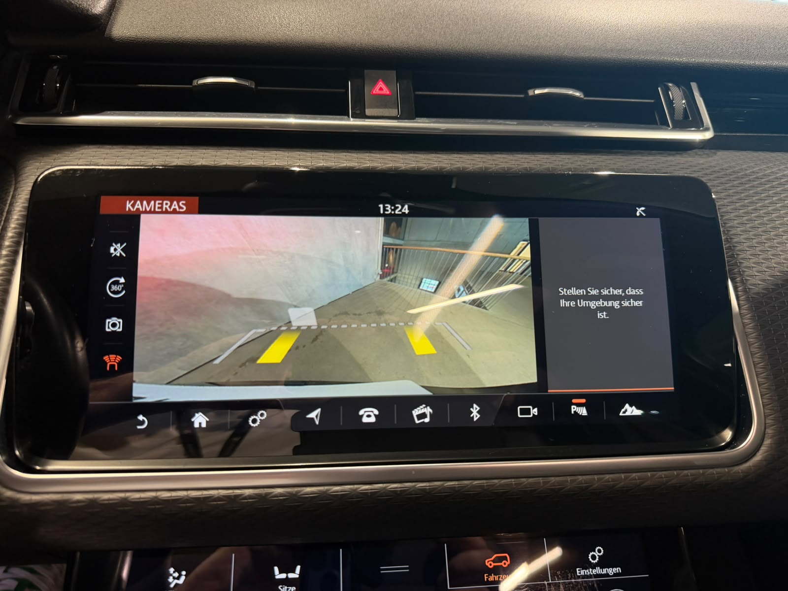 LAND ROVER Range Rover Velar R-Dynamic P 380 HSE Automatic (CH)-image-29