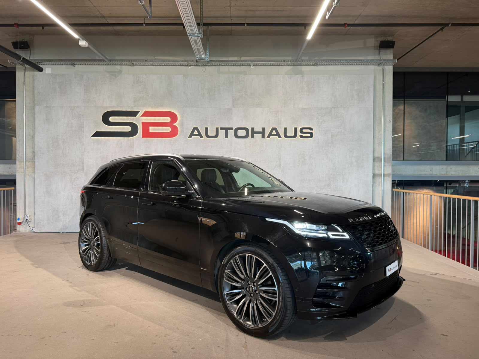 LAND ROVER Range Rover Velar R-Dynamic P 380 HSE Automatic (CH)-image-1