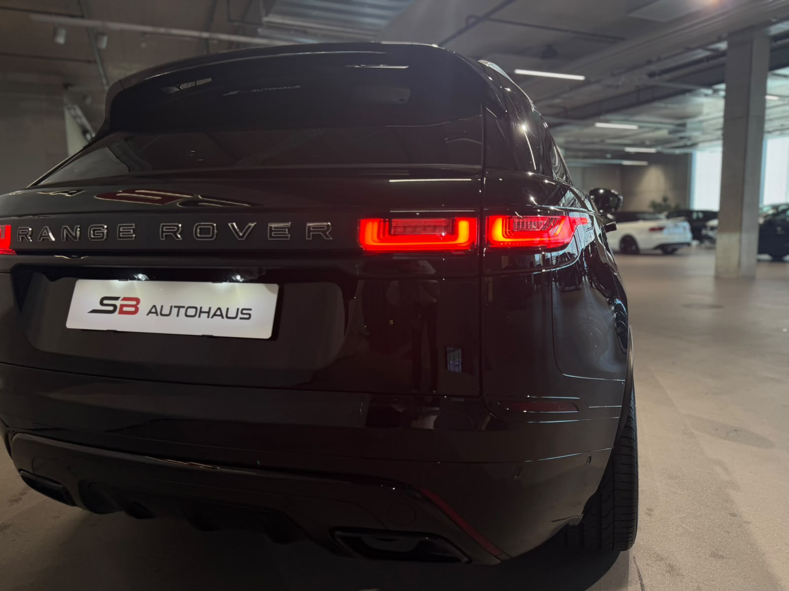 LAND ROVER Range Rover Velar R-Dynamic P 380 HSE Automatic (CH)-image-13