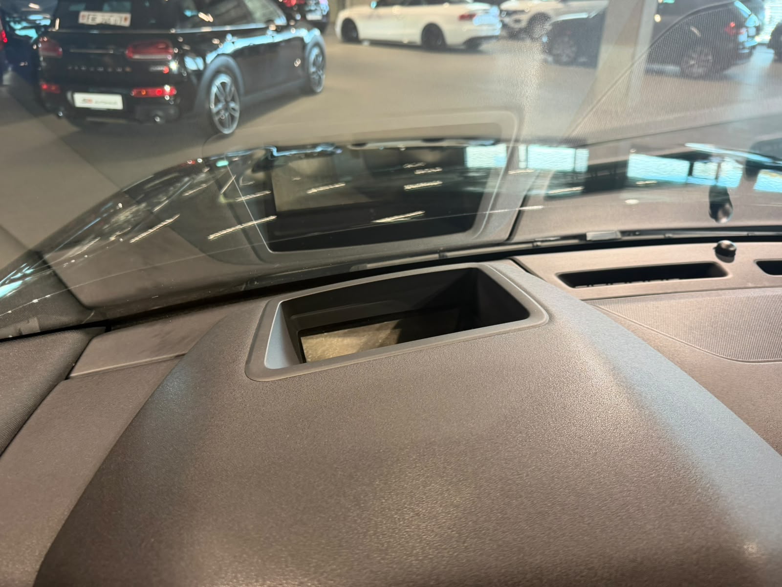 LAND ROVER Range Rover Velar R-Dynamic P 380 HSE Automatic (CH)-image-27