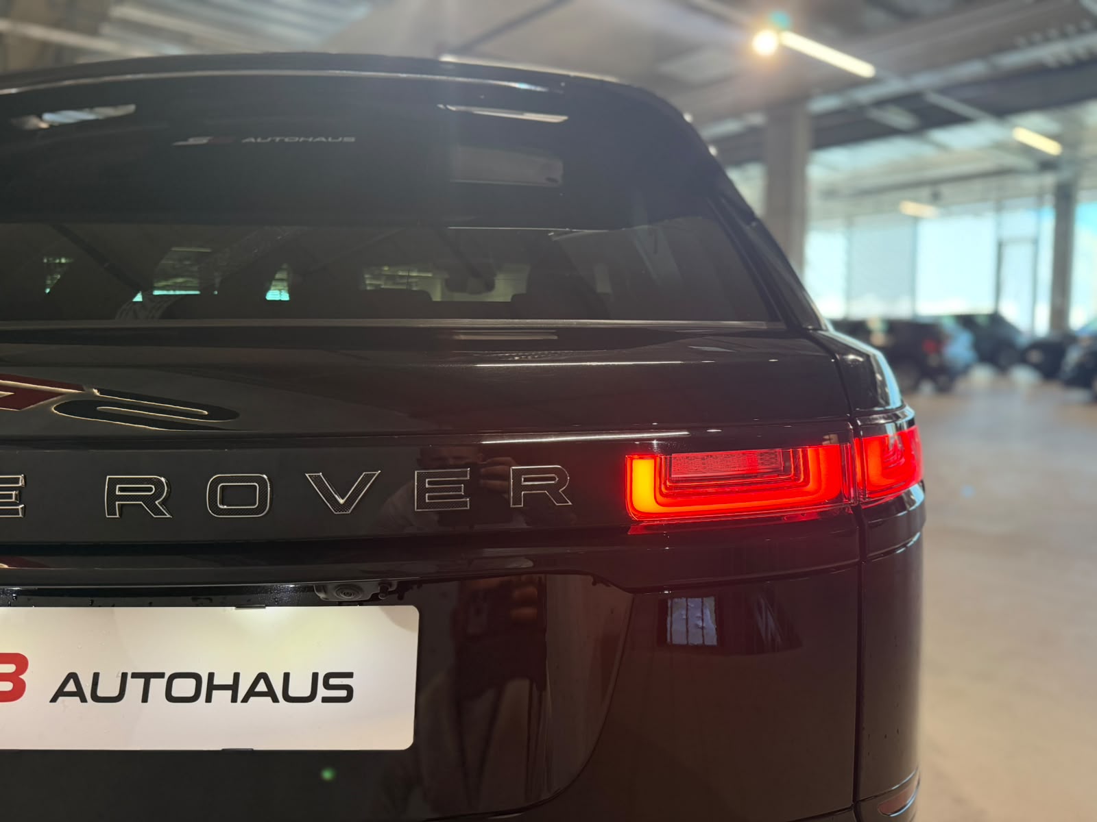 LAND ROVER Range Rover Velar R-Dynamic P 380 HSE Automatic (CH)-image-12