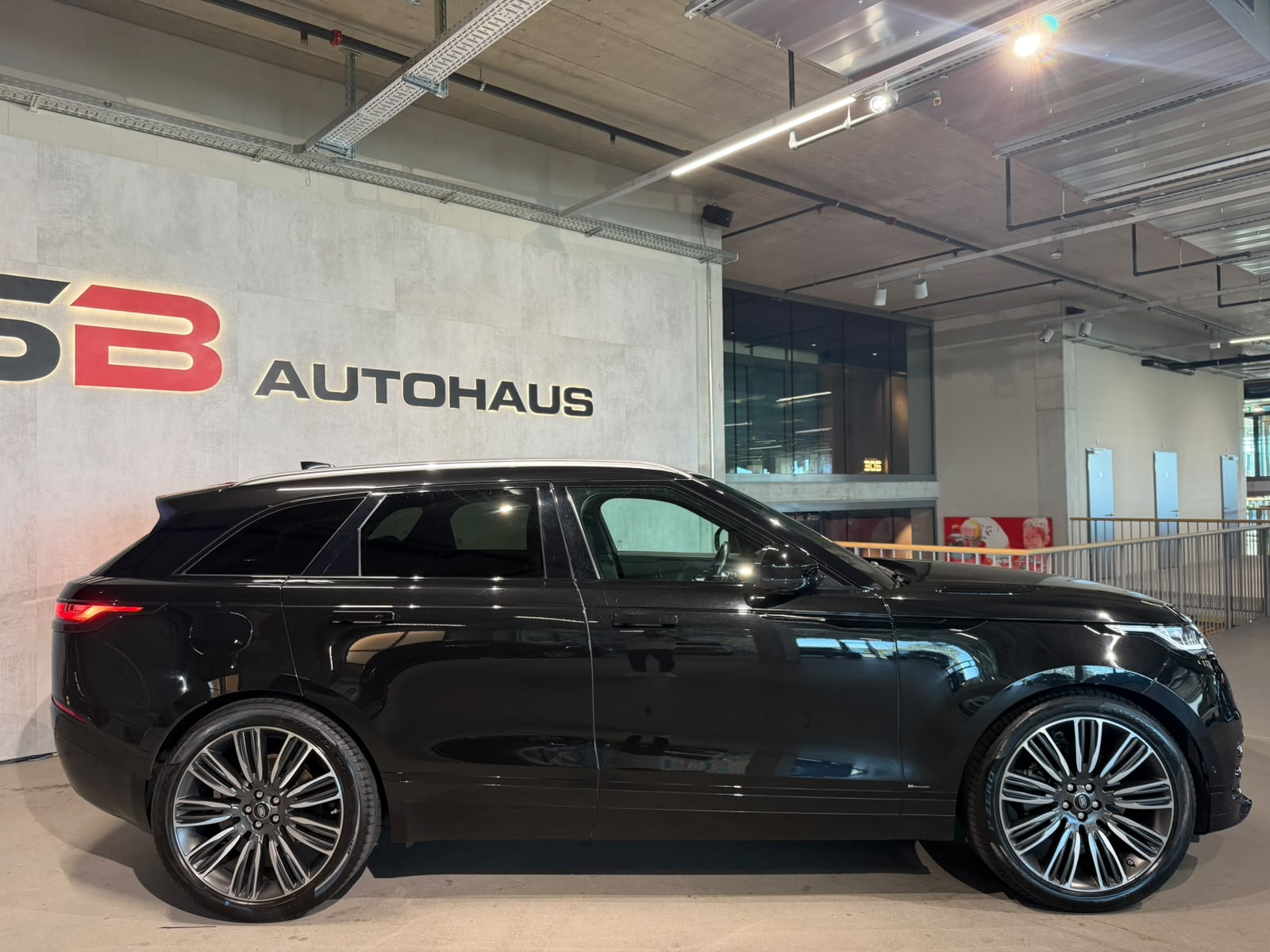LAND ROVER Range Rover Velar R-Dynamic P 380 HSE Automatic (CH)-image-7