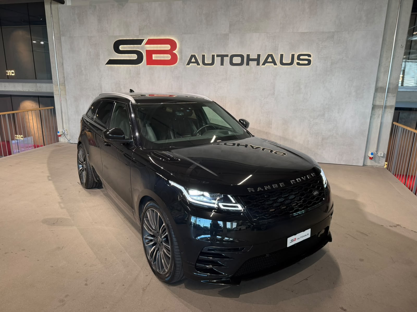 LAND ROVER Range Rover Velar R-Dynamic P 380 HSE Automatic (CH)-image-5