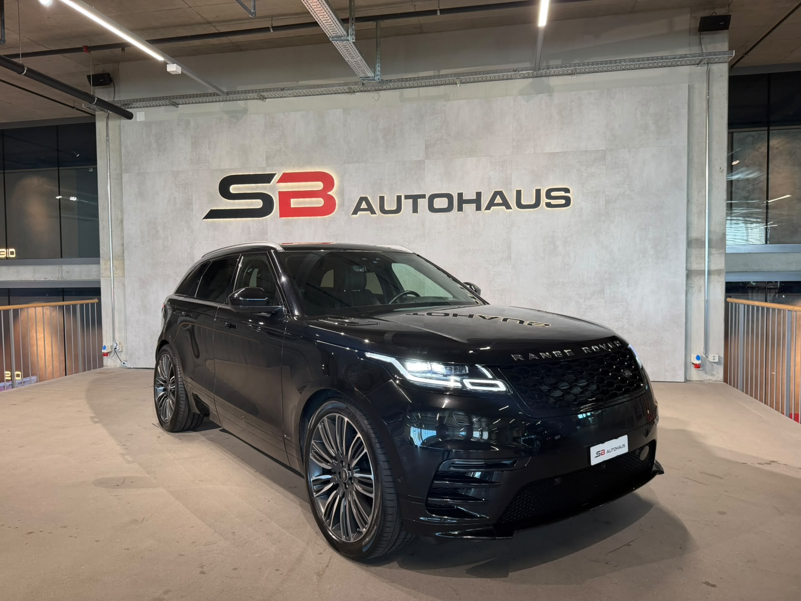 LAND ROVER Range Rover Velar R-Dynamic P 380 HSE Automatic (CH)-image-3