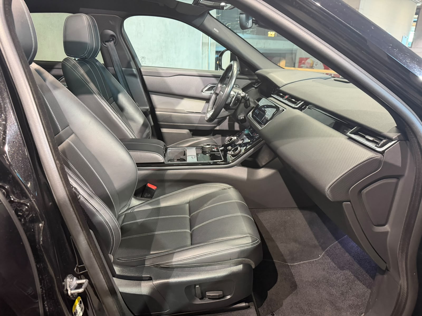 LAND ROVER Range Rover Velar R-Dynamic P 380 HSE Automatic (CH)-image-15