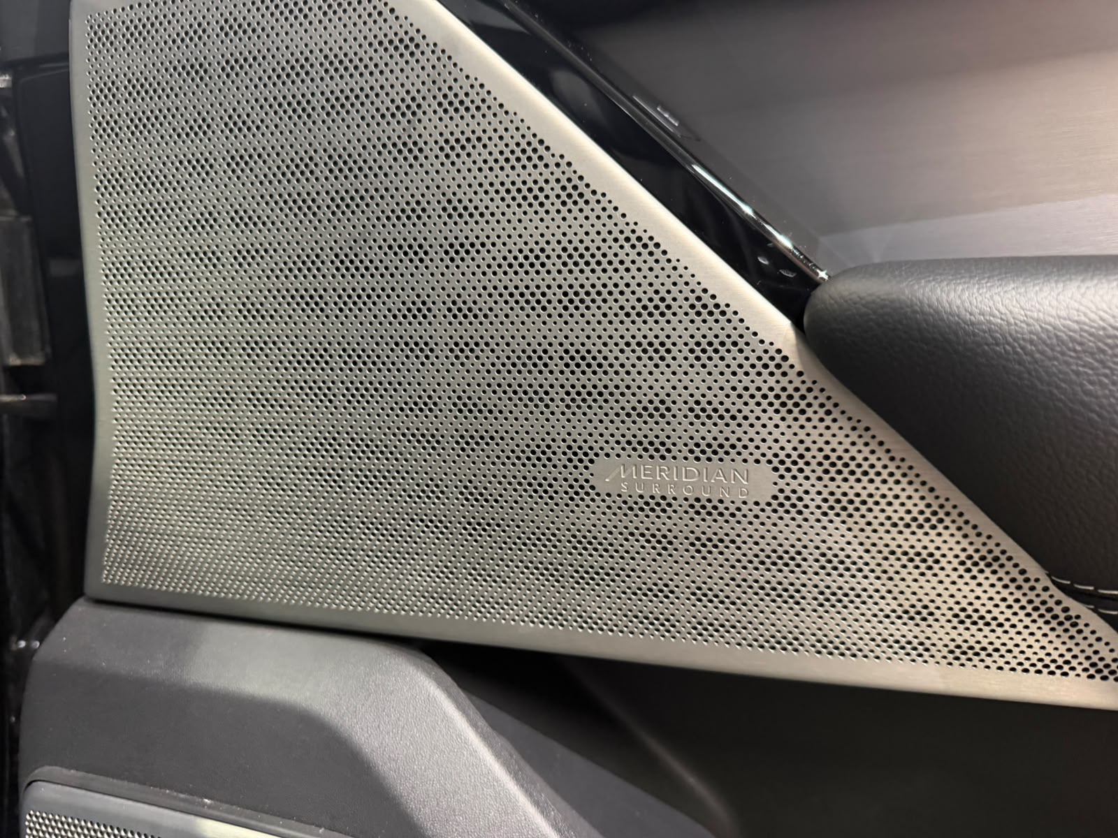 LAND ROVER Range Rover Velar R-Dynamic P 380 HSE Automatic (CH)-image-25