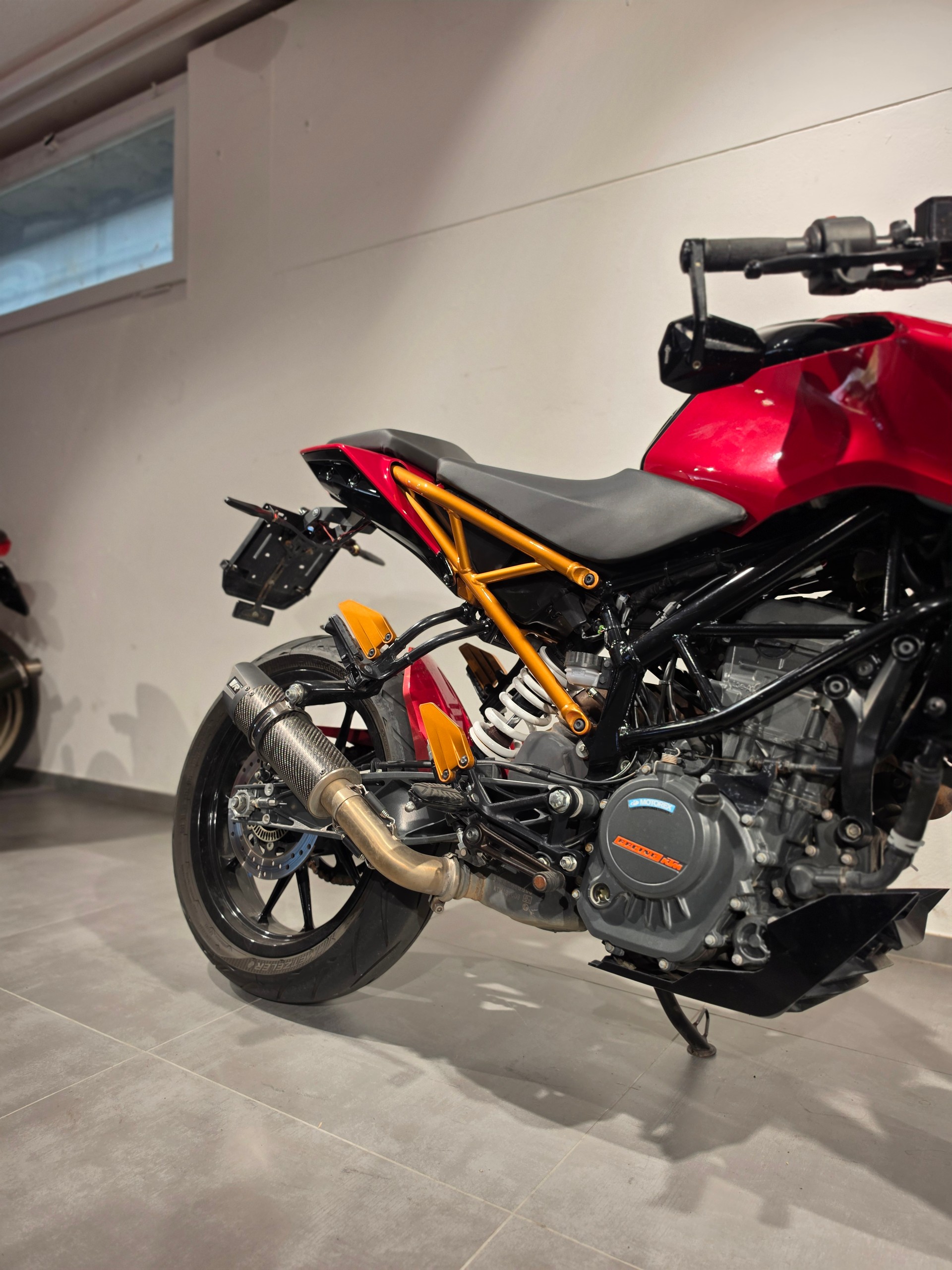 KTM 125 Duke ABS-showroom-element-2