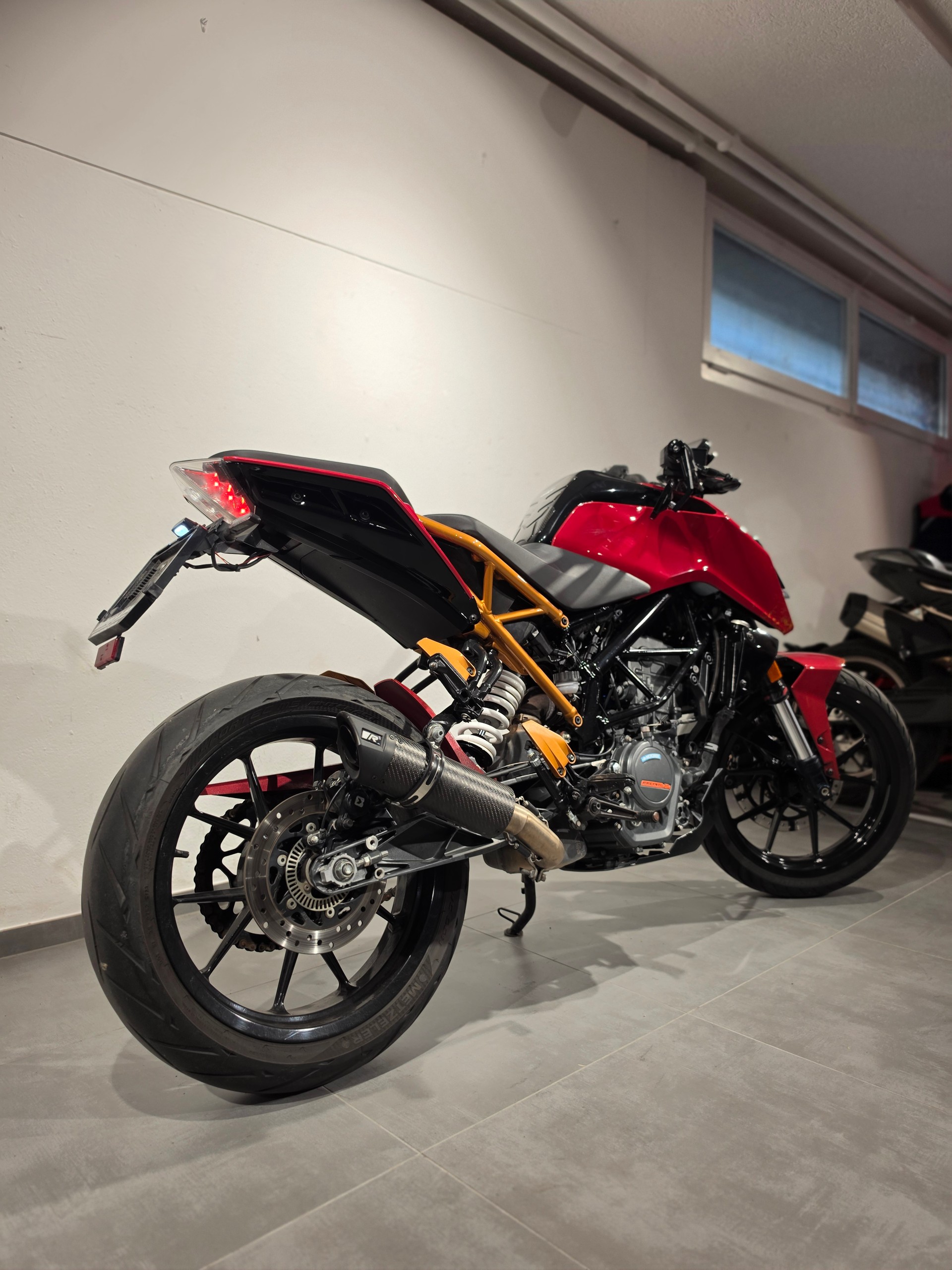 KTM 125 Duke ABS-showroom-element-3