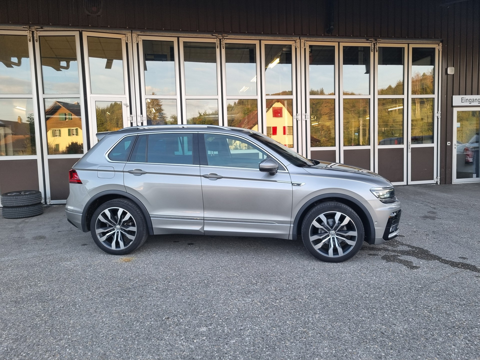 VW Tiguan 2.0 TDI SCR Highline 4Motion DSG-image-2