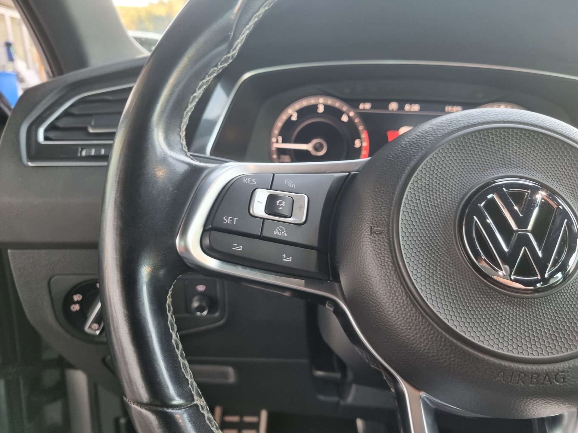 VW Tiguan 2.0 TDI SCR Highline 4Motion DSG-image-14