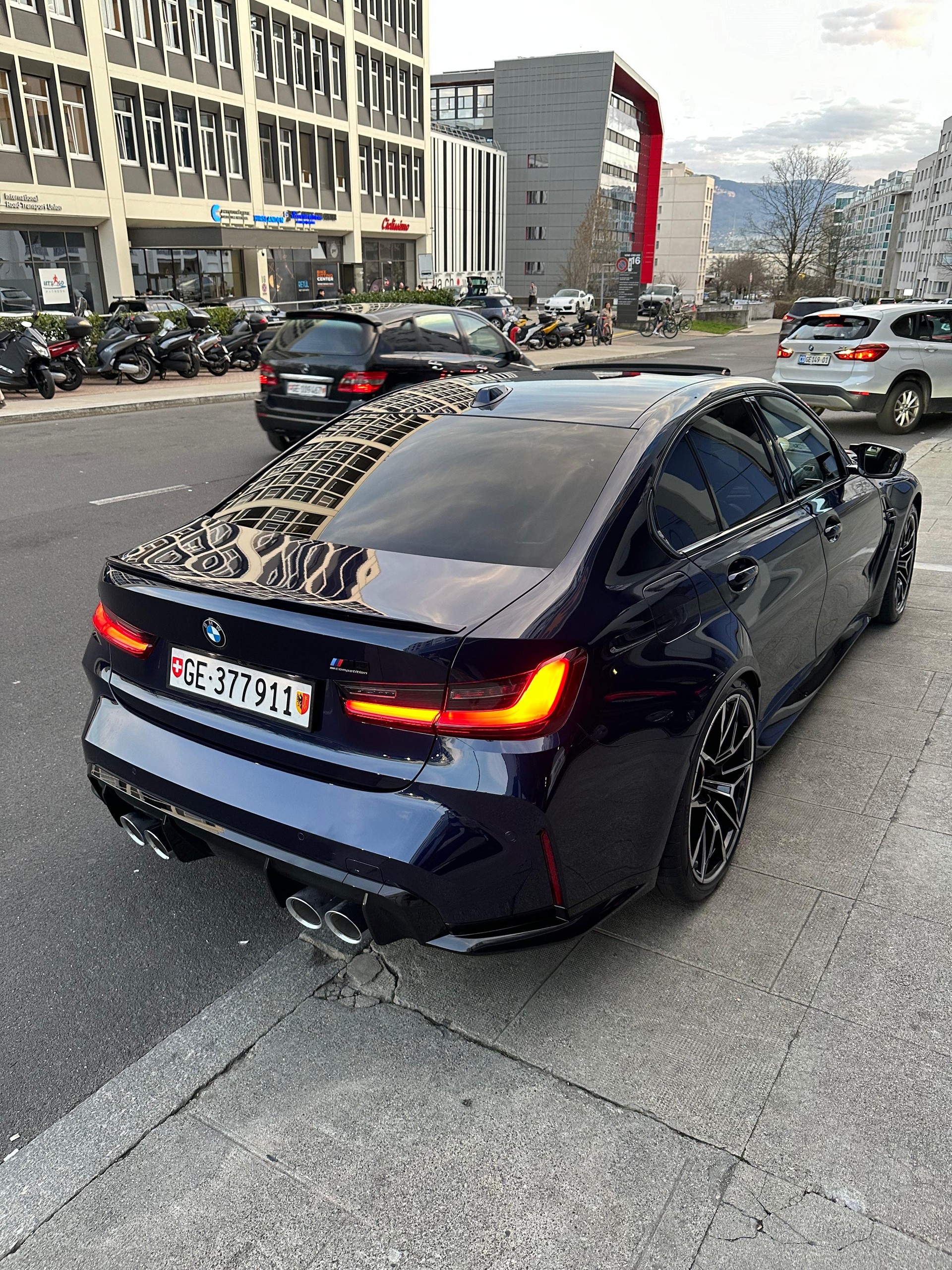 BMW M3 Competition xDrive-image-3