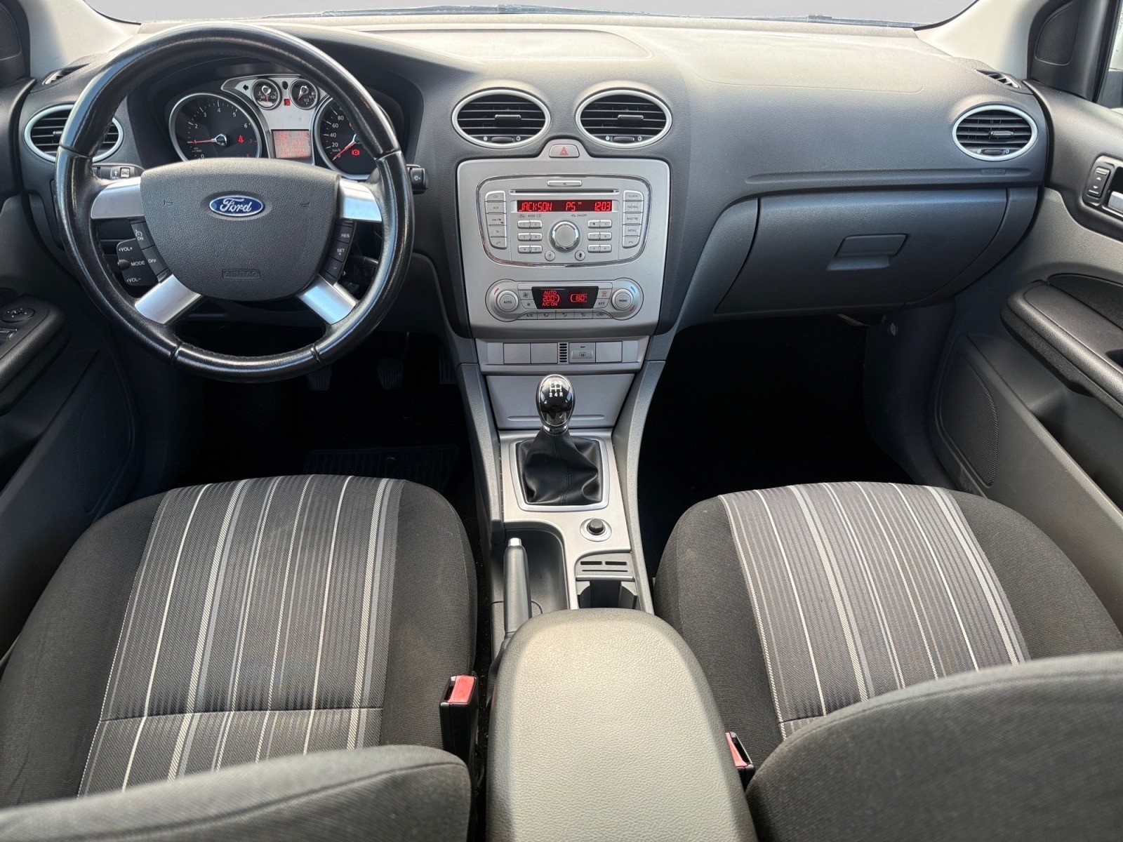 FORD Focus 1.8i-image-9