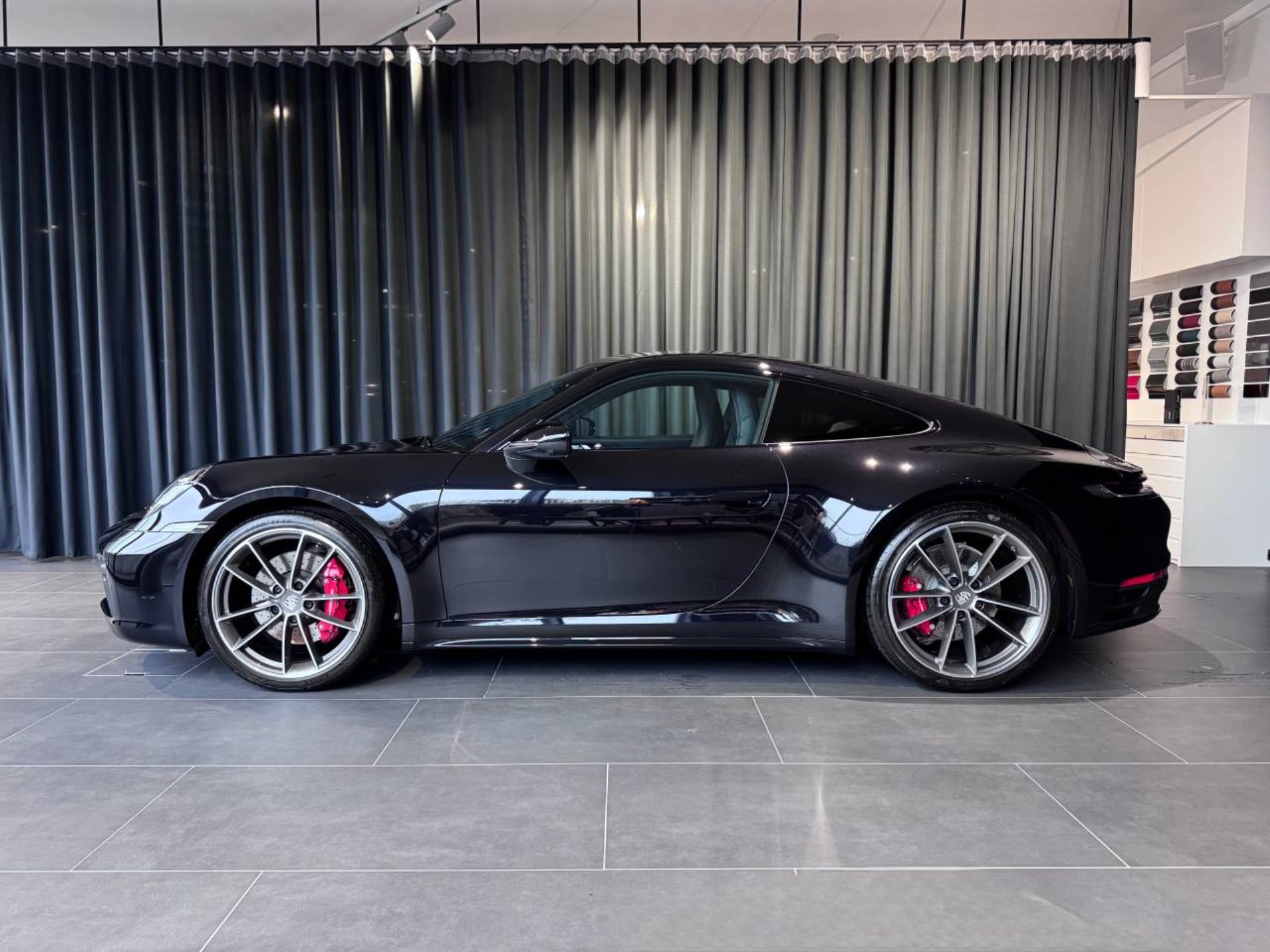 PORSCHE 911 Carrera S-showroom-element-1