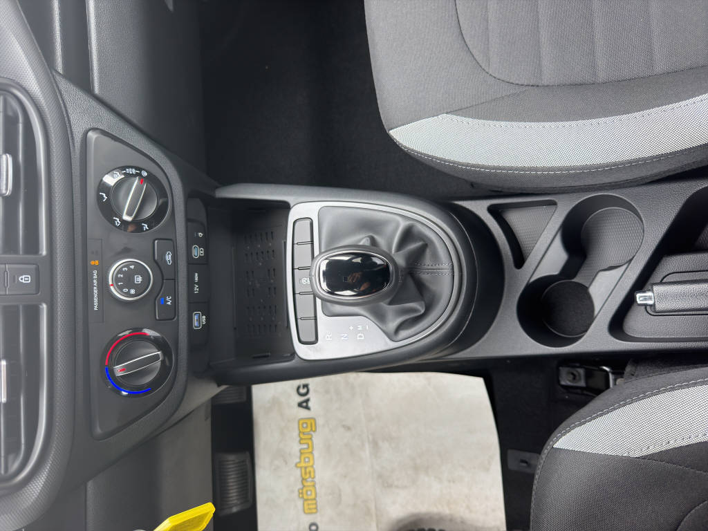 HYUNDAI i10 1.2 Amplia-image-11