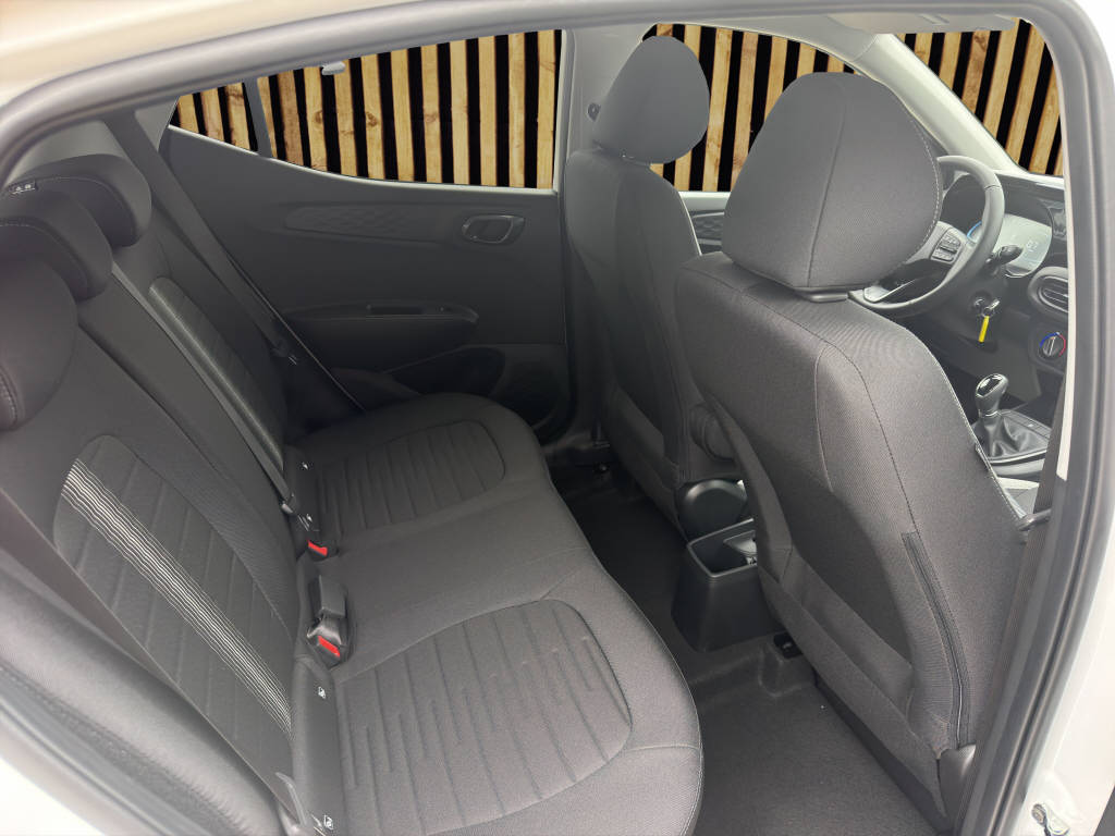 HYUNDAI i10 1.2 Amplia-image-5