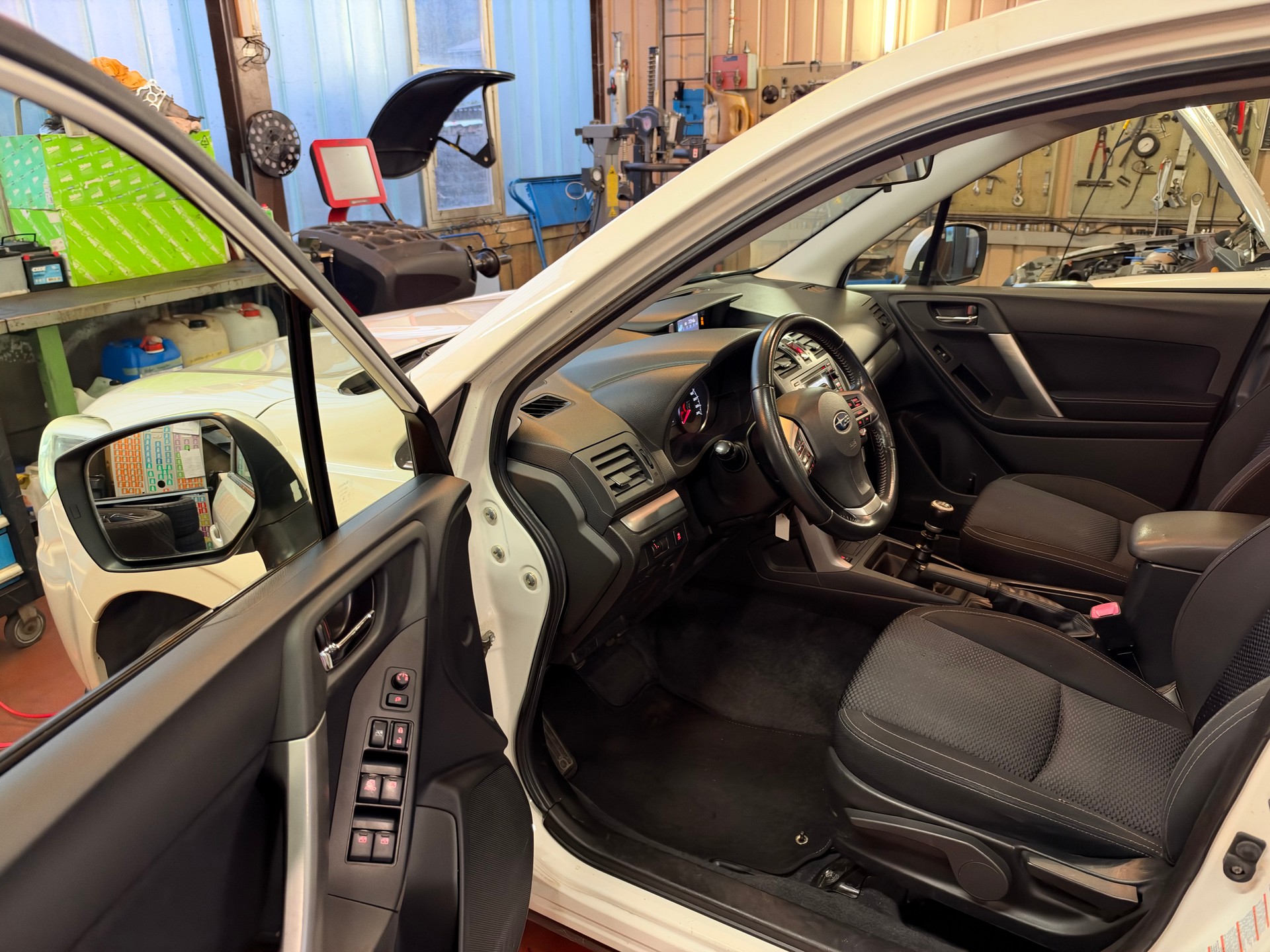 SUBARU Forester 2.0i Swiss-image-12