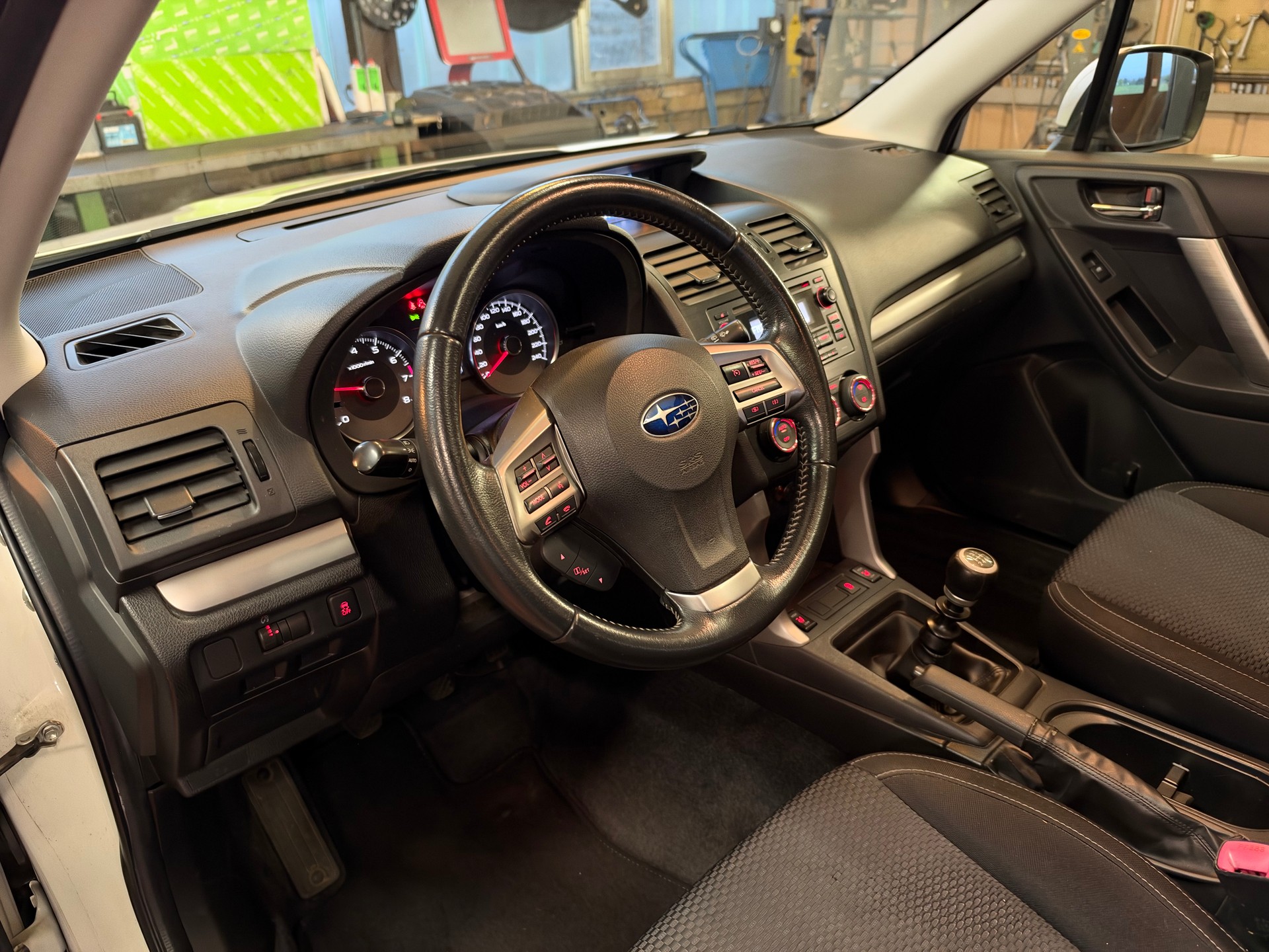 SUBARU Forester 2.0i Swiss-image-11