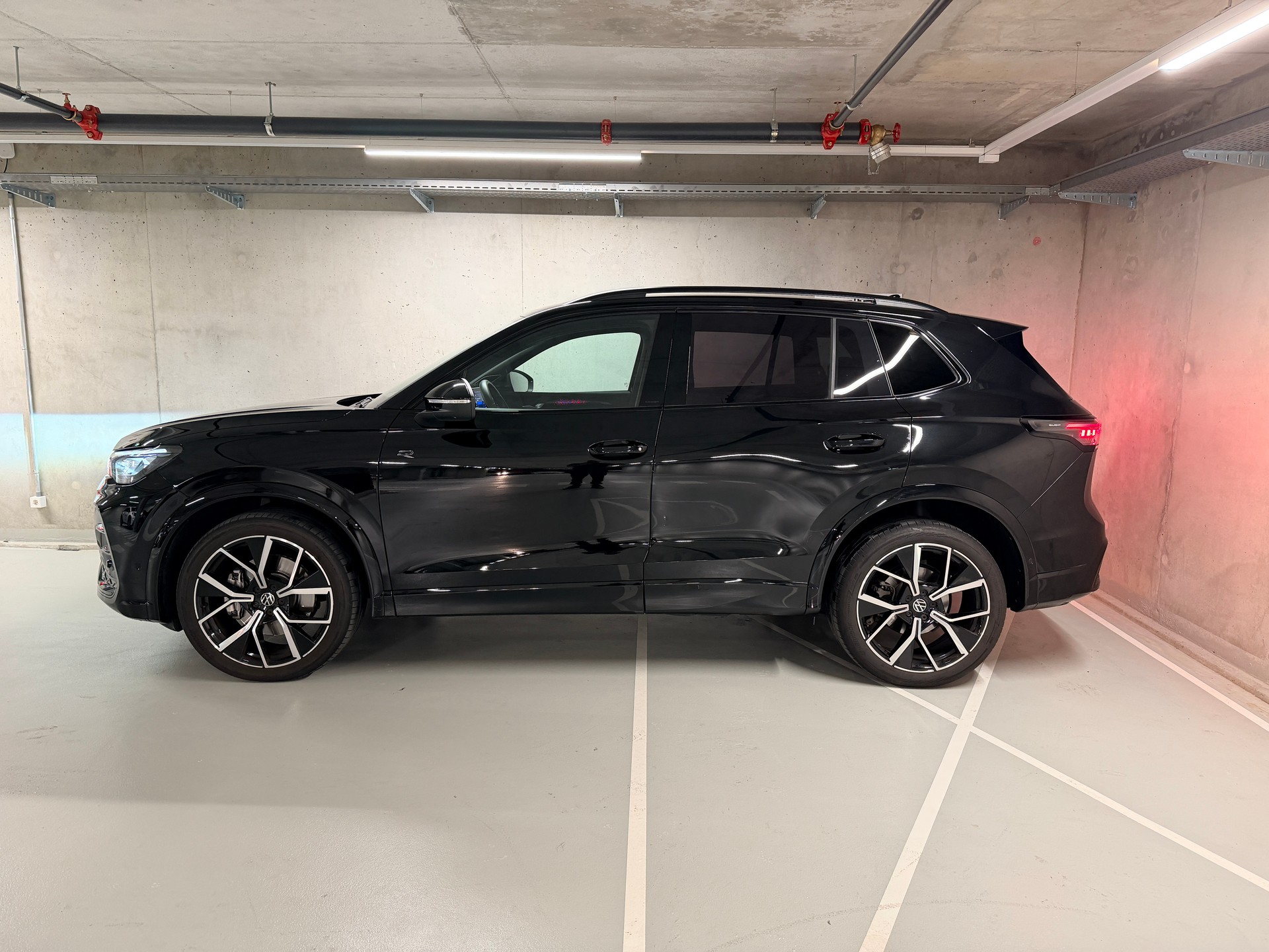 VW Tiguan 2.0 TSI DSG R-Line 4Motion-image-1