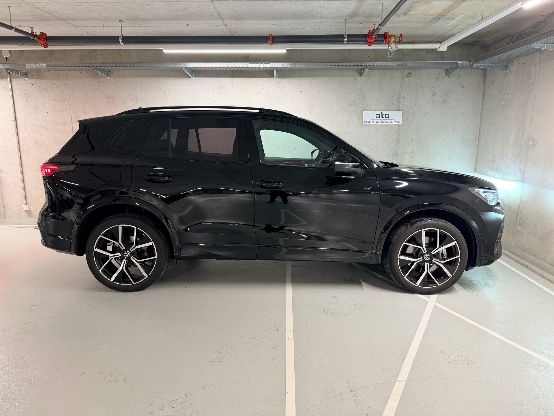 VW Tiguan 2.0 TSI DSG R-Line 4Motion-image-5