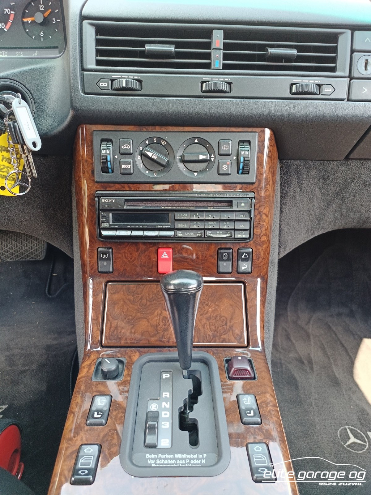 MERCEDES-BENZ SL 300-image-15