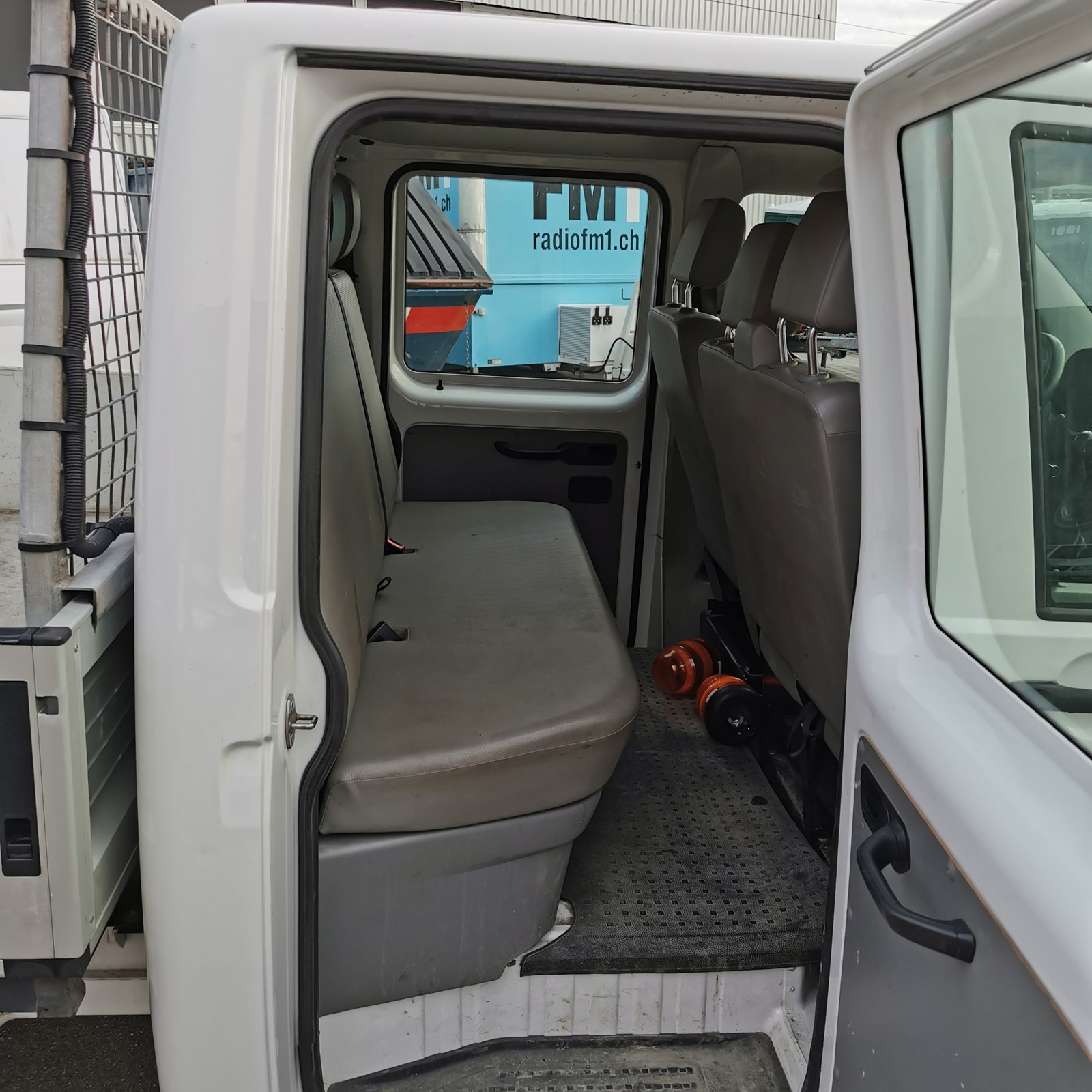 VW T5 2.0 TDI-image-3