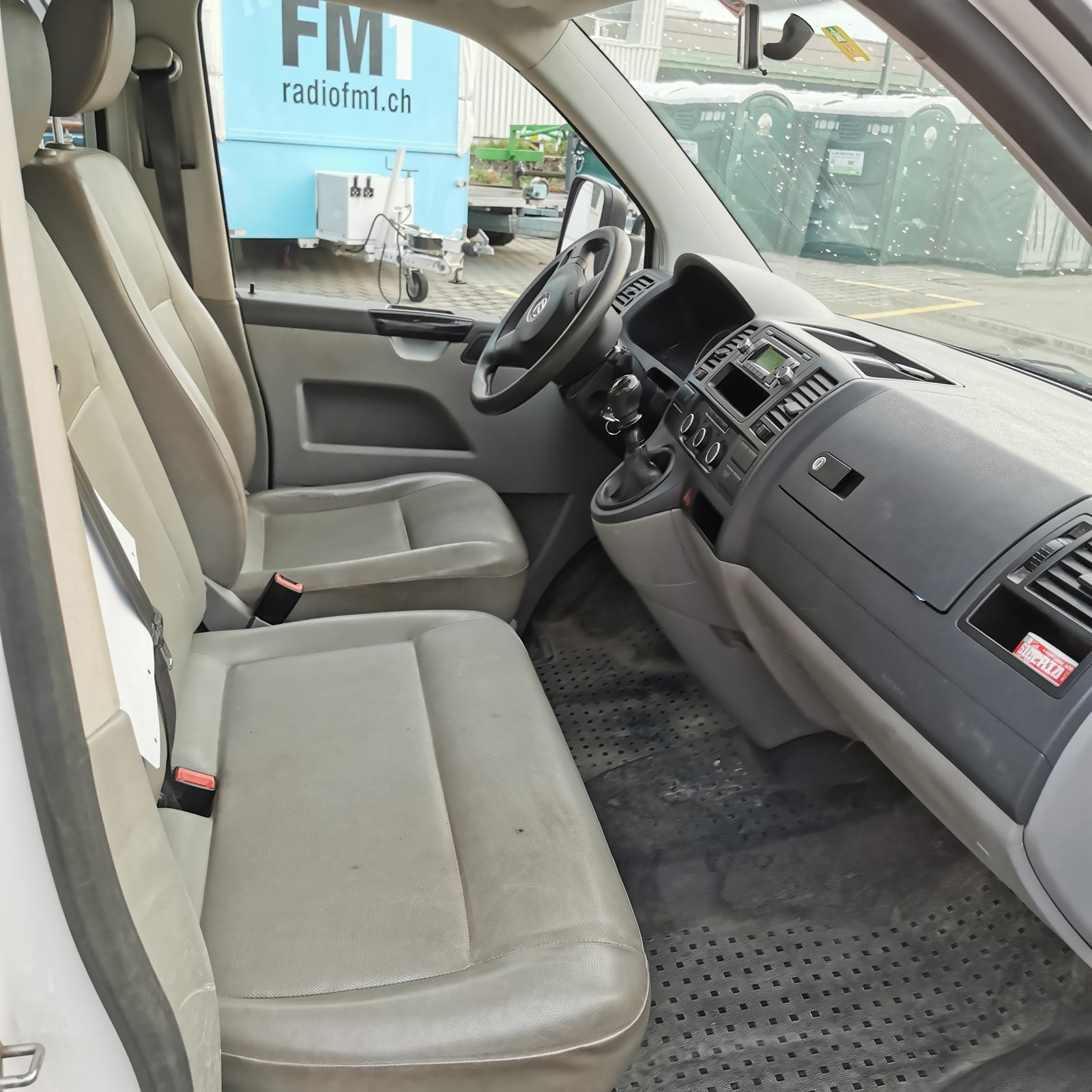 VW T5 2.0 TDI-image-4