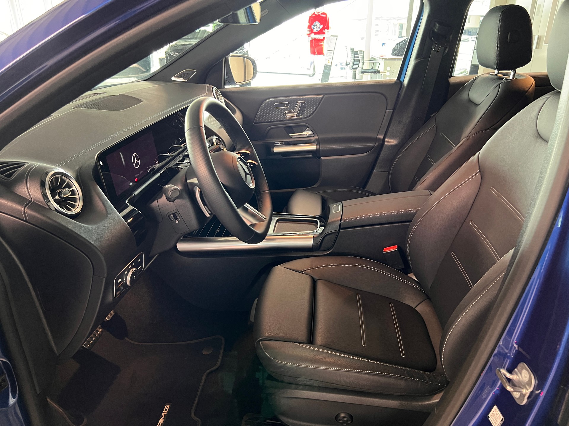MERCEDES-BENZ EQA 350 4Matic Swiss Star-image-9