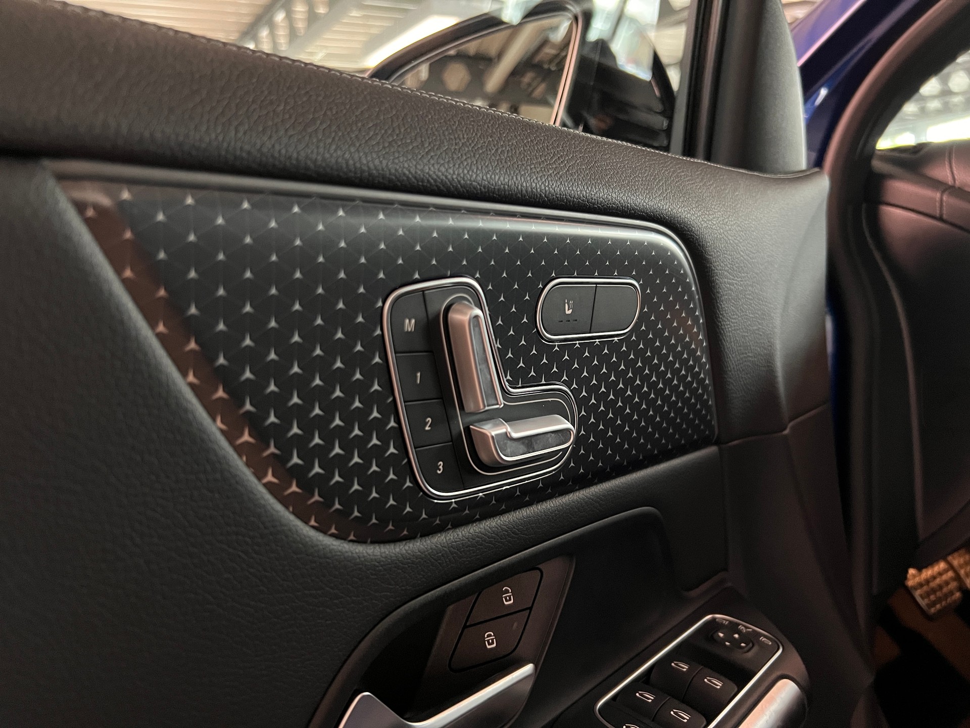 MERCEDES-BENZ EQA 350 4Matic Swiss Star-image-13