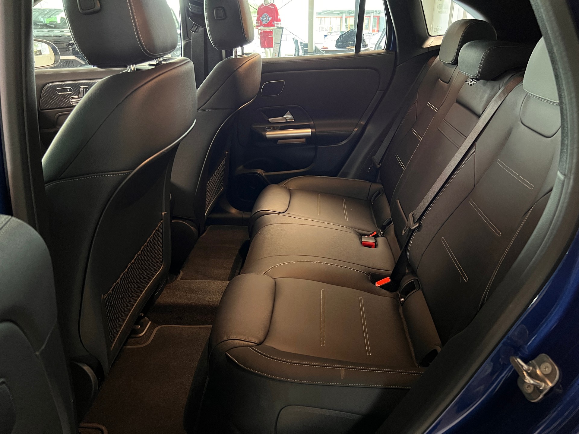 MERCEDES-BENZ EQA 350 4Matic Swiss Star-image-8