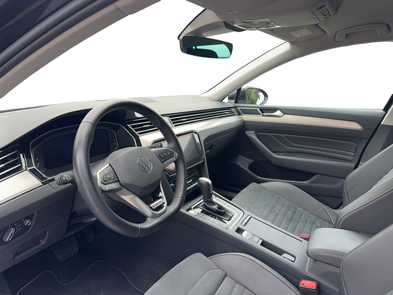 VW Passat 2.0 TDI BMT Elegance 4Motion DSG-image-8