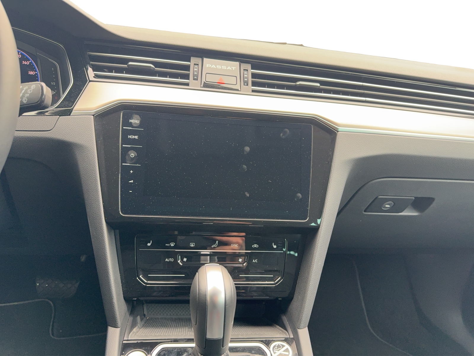 VW Passat 2.0 TDI BMT Elegance 4Motion DSG-image-11