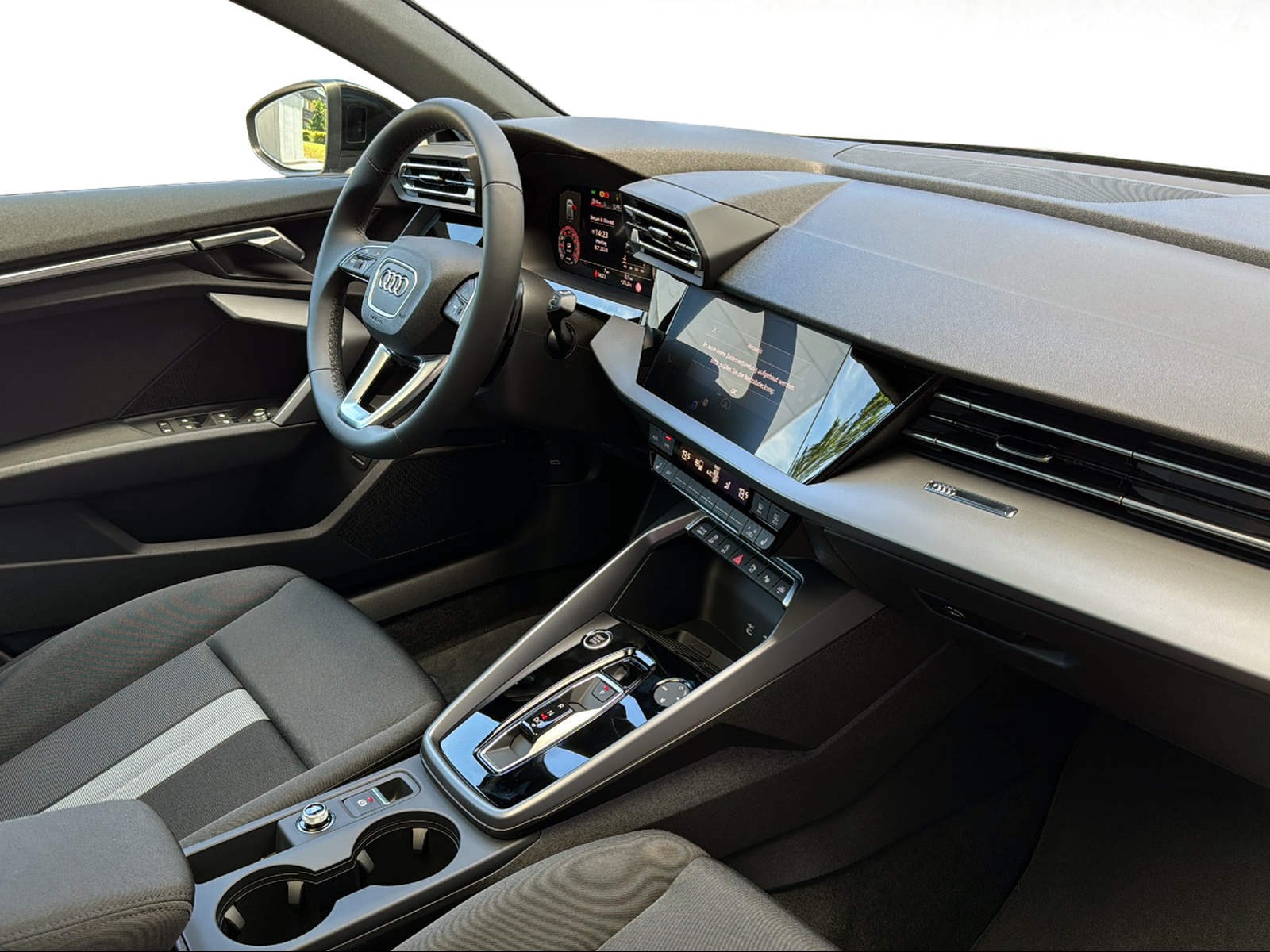 AUDI A3 Sportback 35 TFSI Attraction-image-10