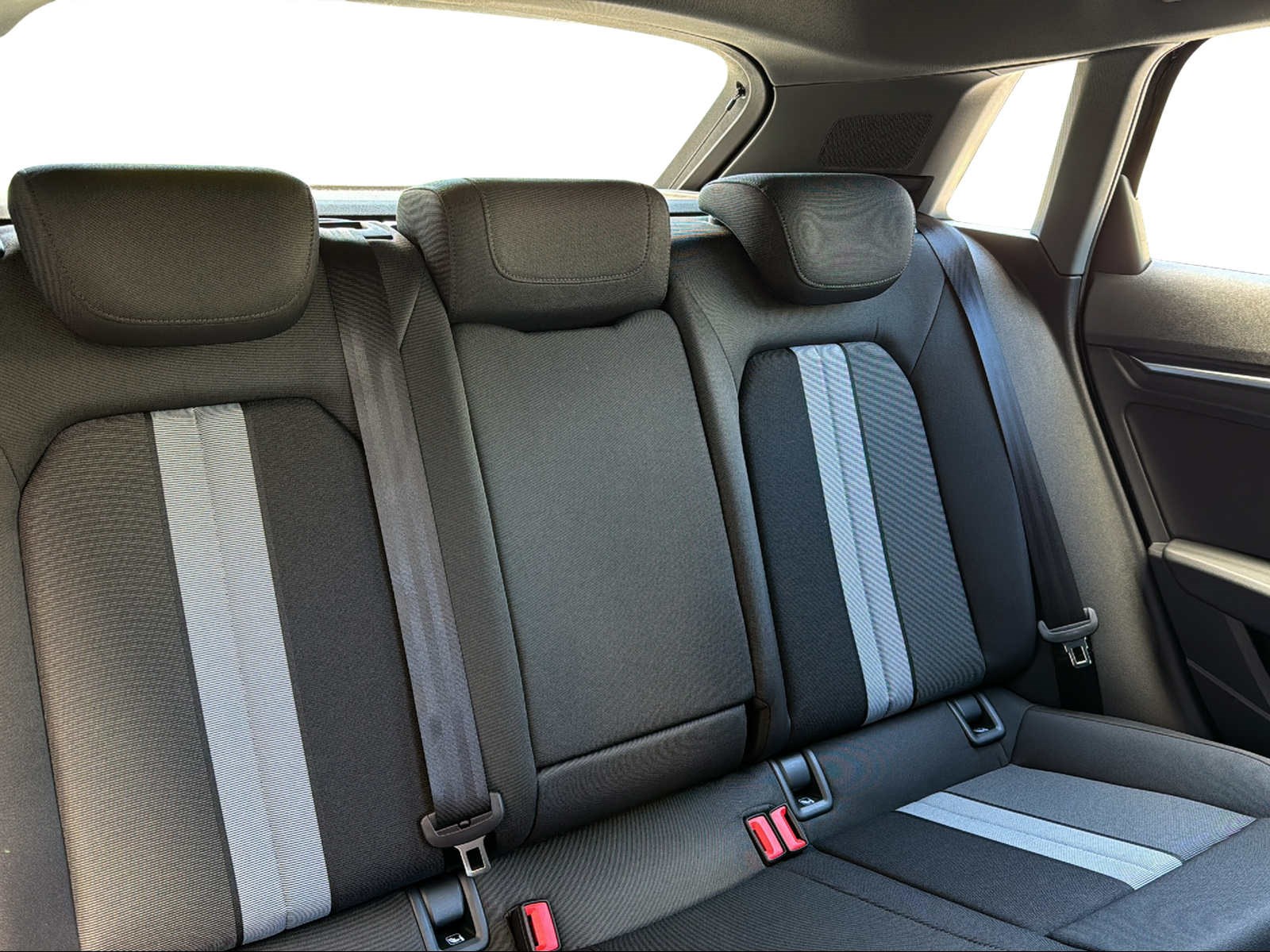 AUDI A3 Sportback 35 TFSI Attraction-image-11
