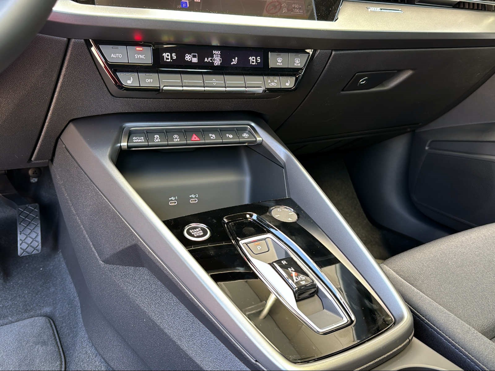 AUDI A3 Sportback 35 TFSI Attraction-image-14