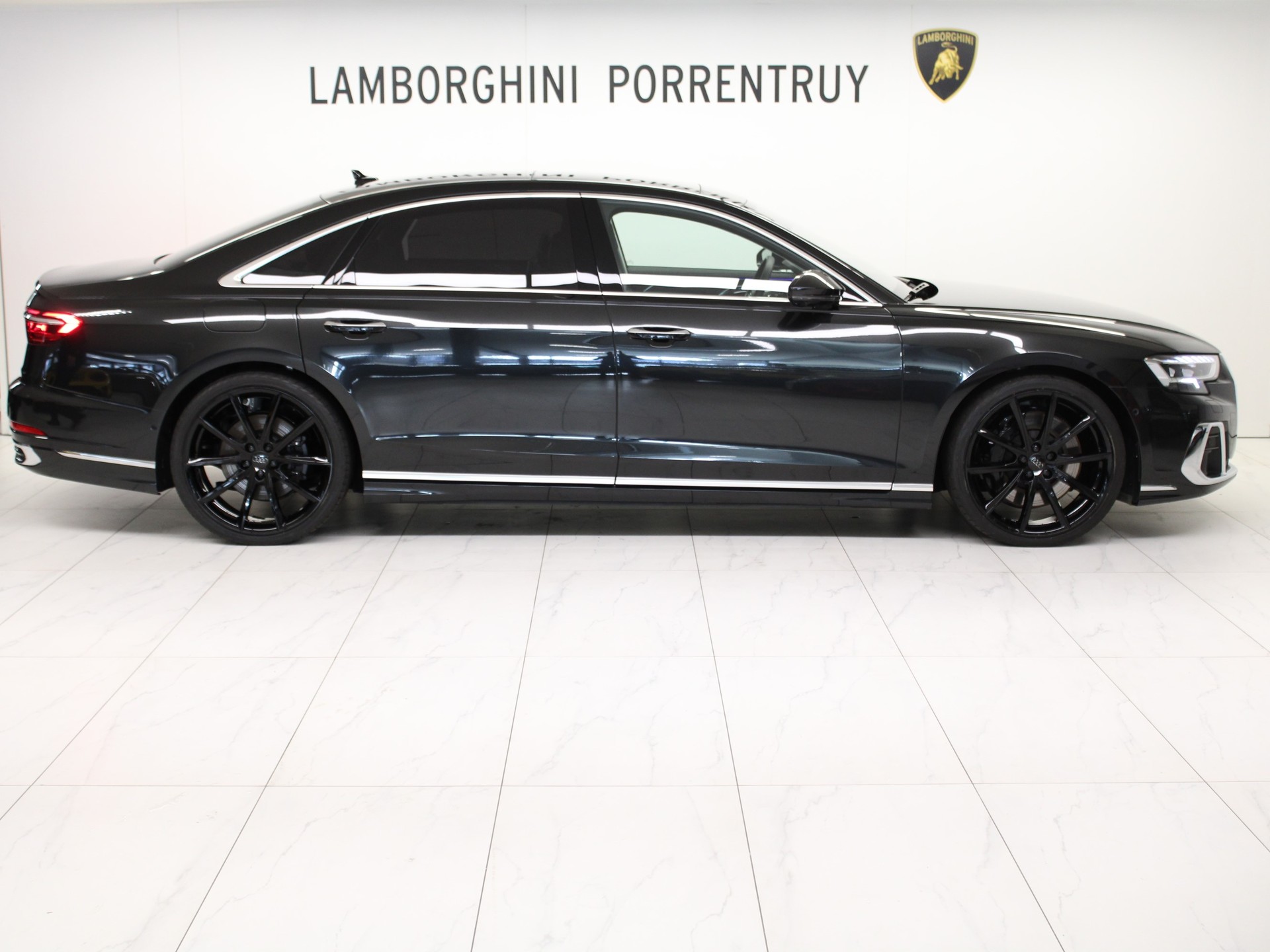 AUDI A8 60 L TFSI e quattro tiptronic-image-1