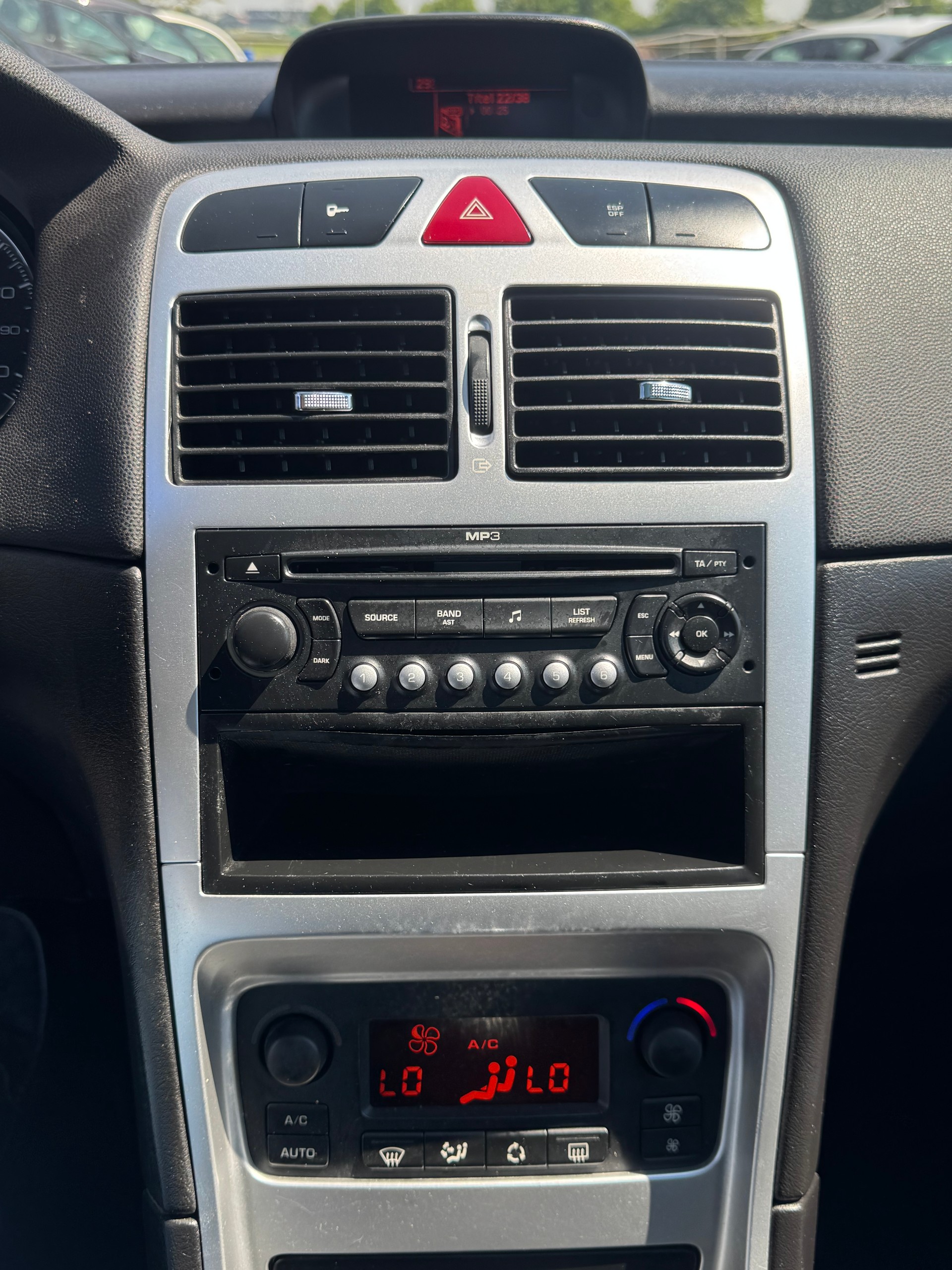 PEUGEOT 307 SW 2.0 HDI Platinum Edition-image-11