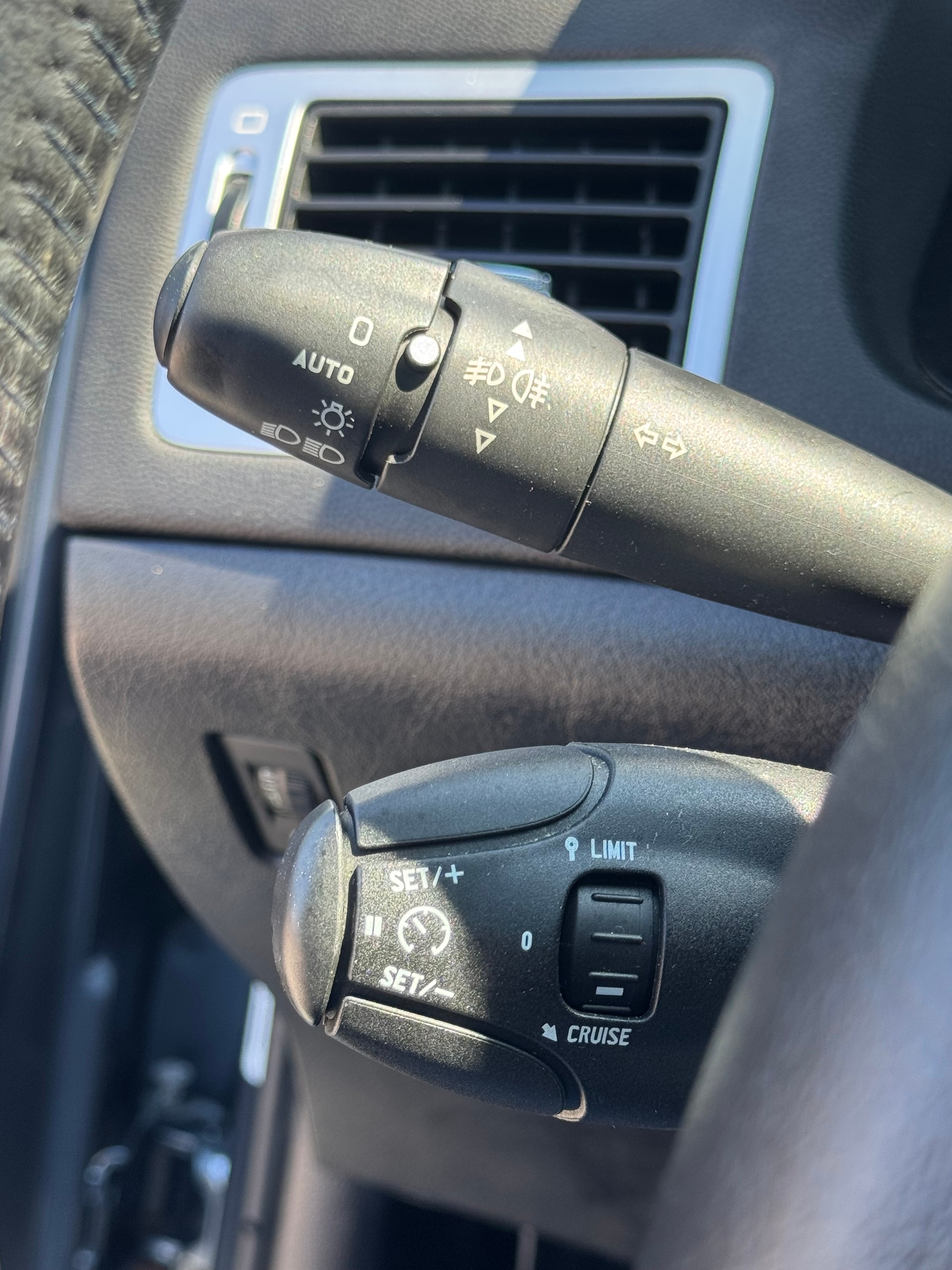 PEUGEOT 307 SW 2.0 HDI Platinum Edition-image-14