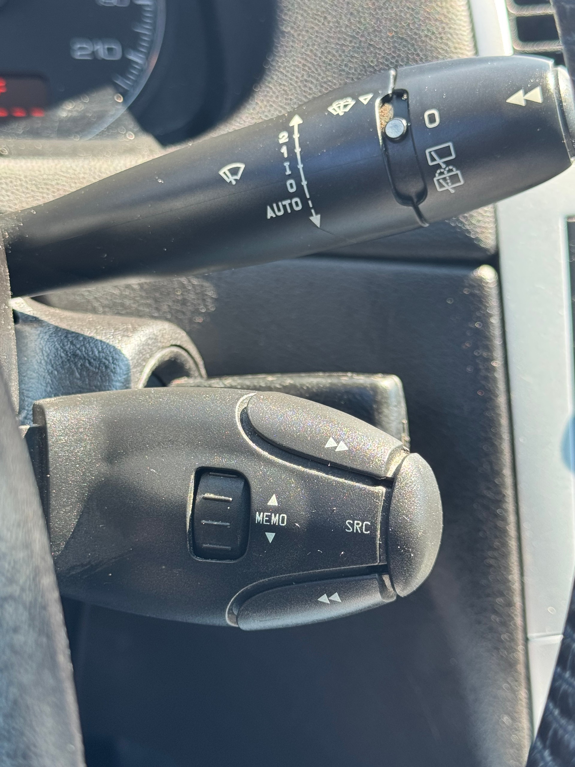 PEUGEOT 307 SW 2.0 HDI Platinum Edition-image-13