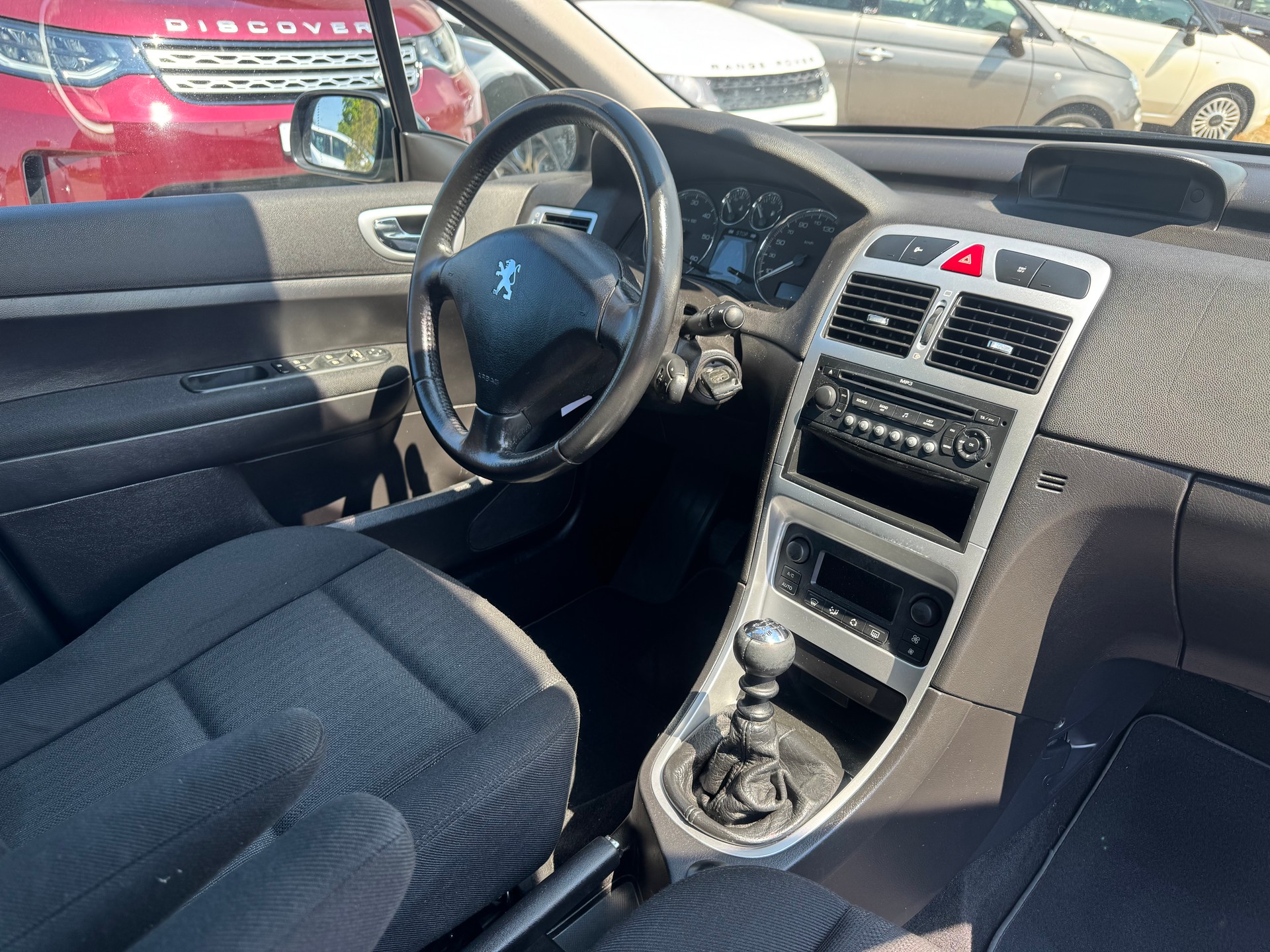 PEUGEOT 307 SW 2.0 HDI Platinum Edition-image-6