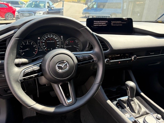 MAZDA 3 Sedan 2.0 186 Exclusive-Line-image-9