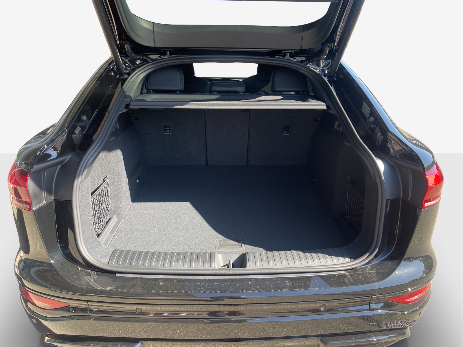AUDI SQ6 Sportback e-tron quattro-image-12