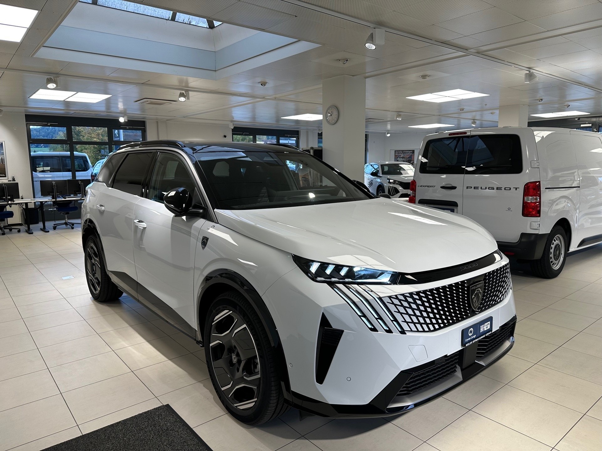 PEUGEOT 5008 e-Launch Edition AWD 8 Jahre Garantie-image-2