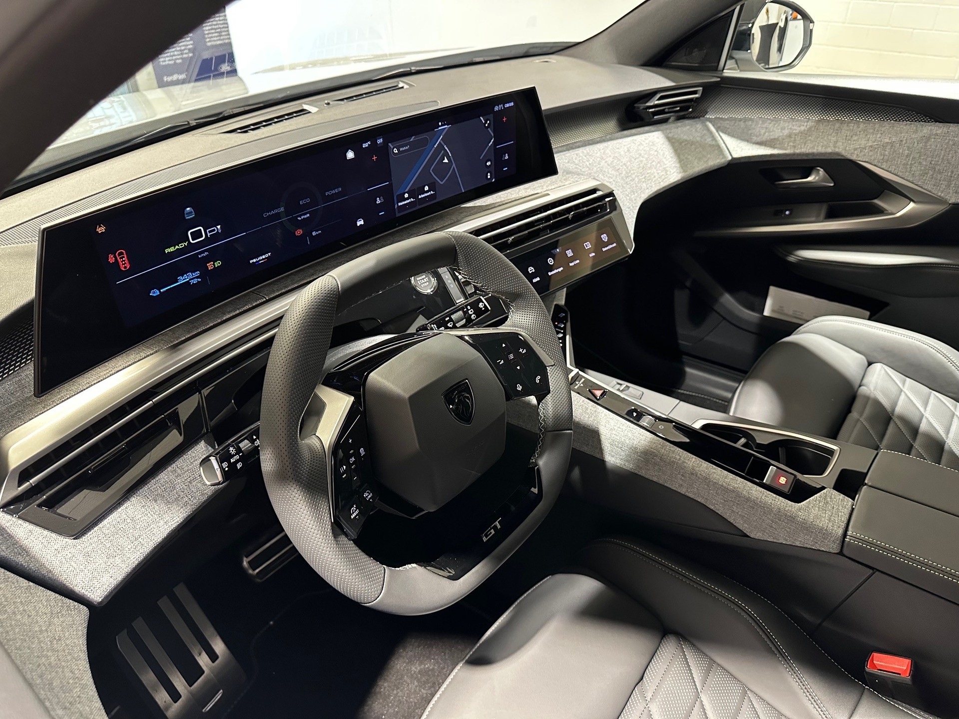 PEUGEOT 5008 e-Launch Edition AWD 8 Jahre Garantie-image-12