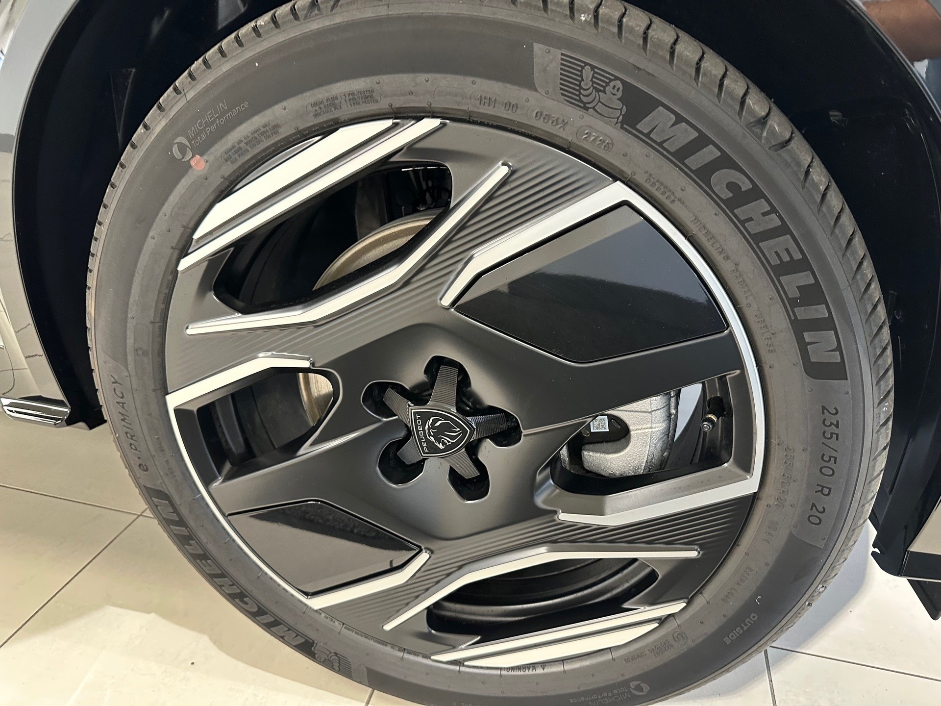 PEUGEOT 5008 e-Launch Edition AWD 8 Jahre Garantie-image-11