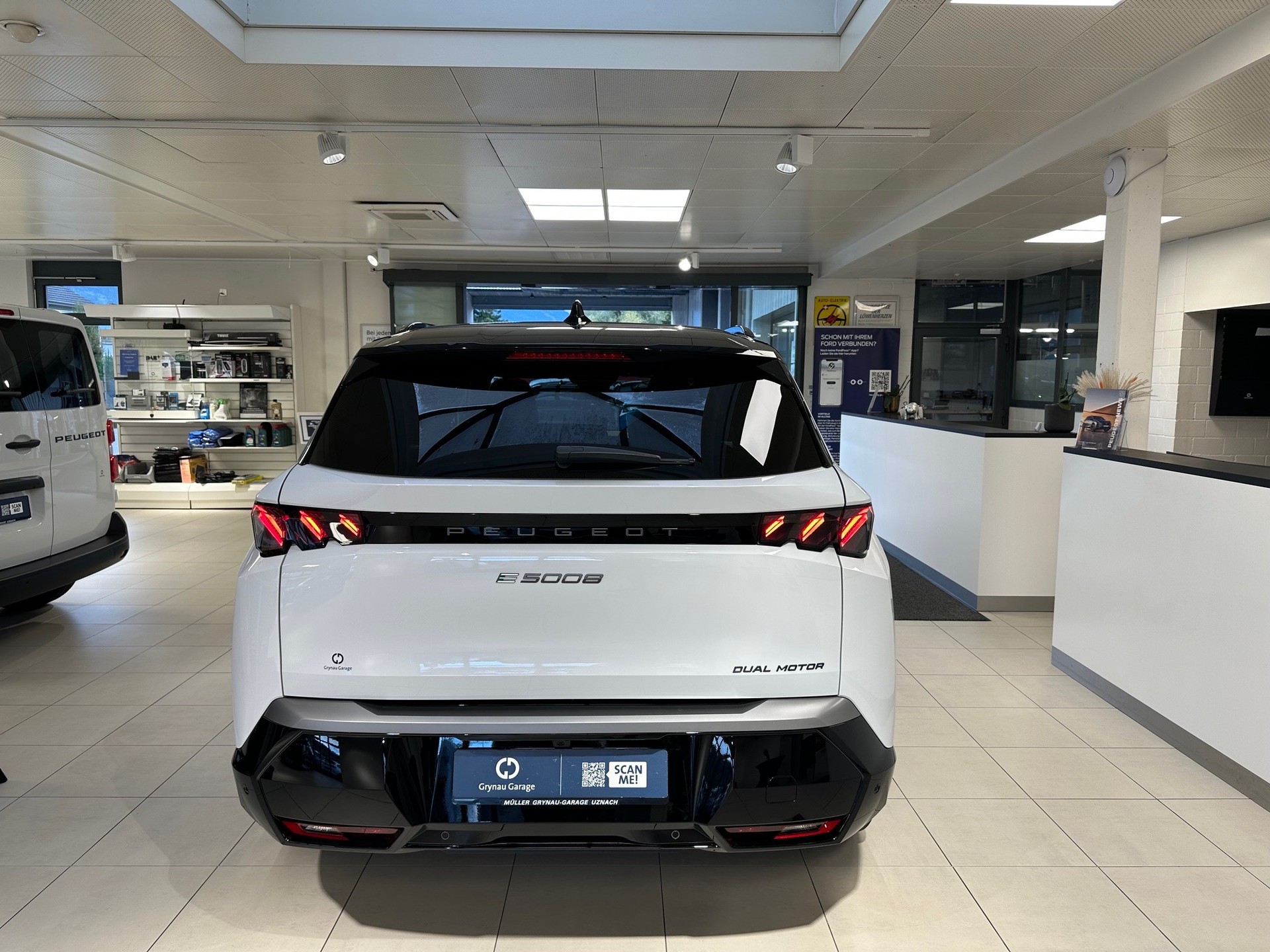 PEUGEOT 5008 e-Launch Edition AWD 8 Jahre Garantie-image-4