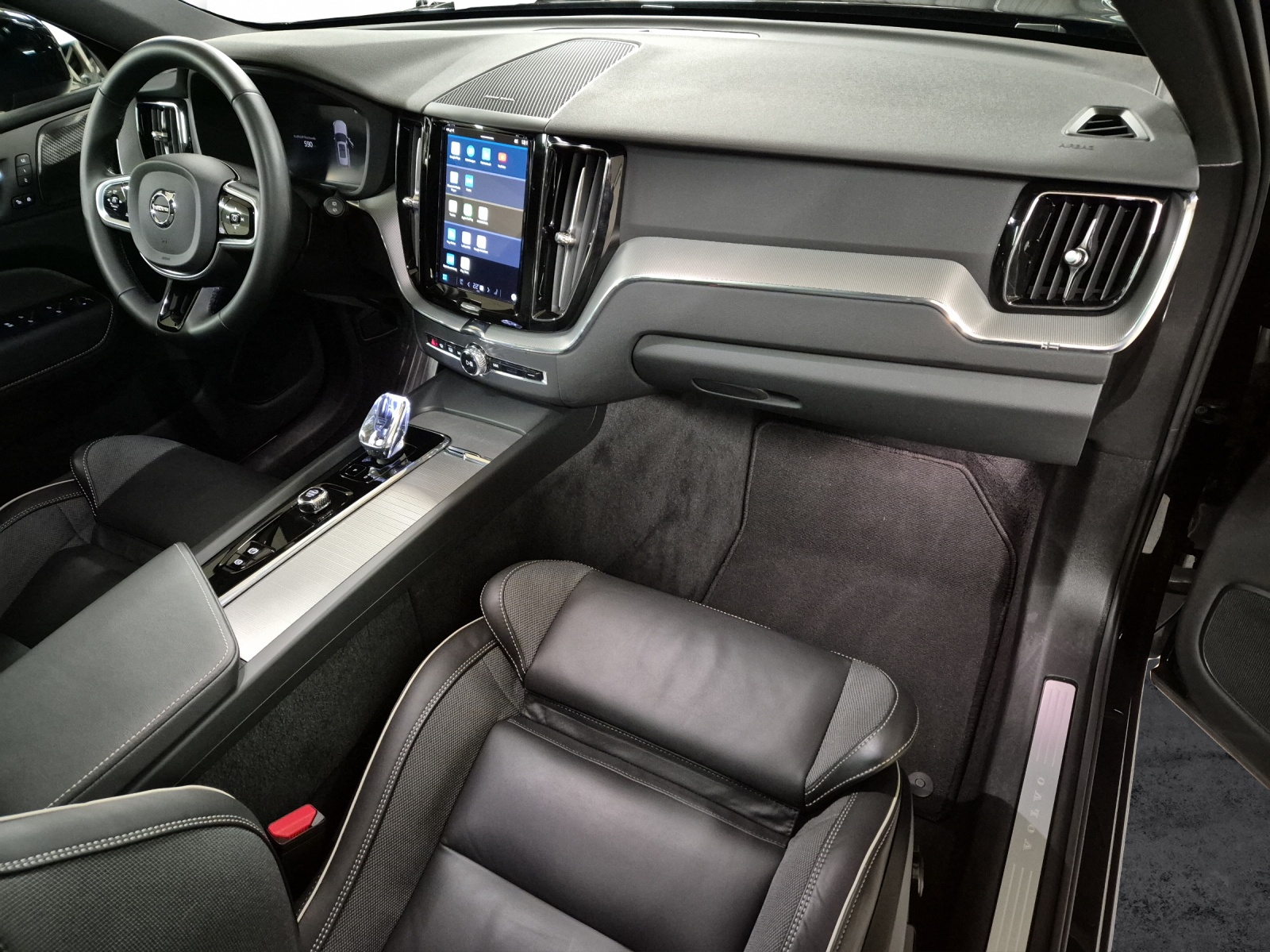 VOLVO XC60 2.0 T8 TE Plus Dark eAWD-image-17