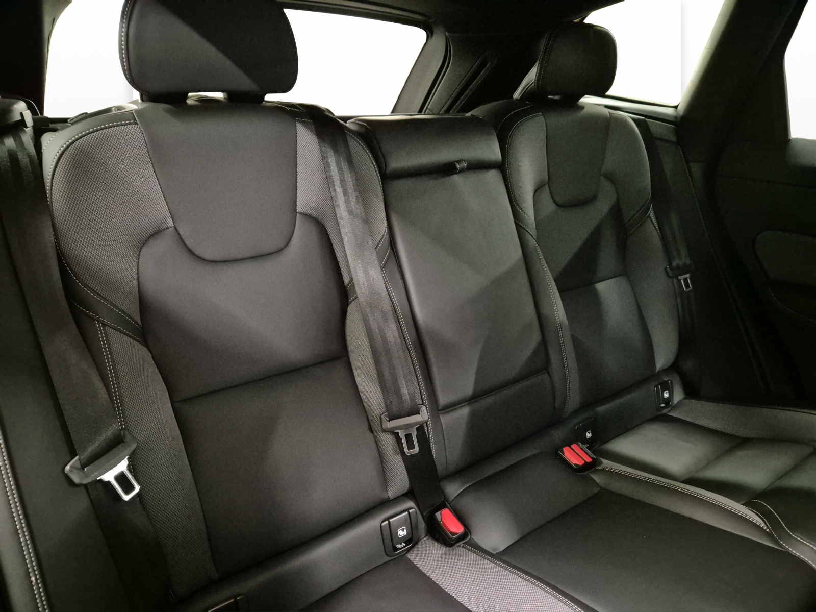 VOLVO XC60 2.0 T8 TE Plus Dark eAWD-image-16