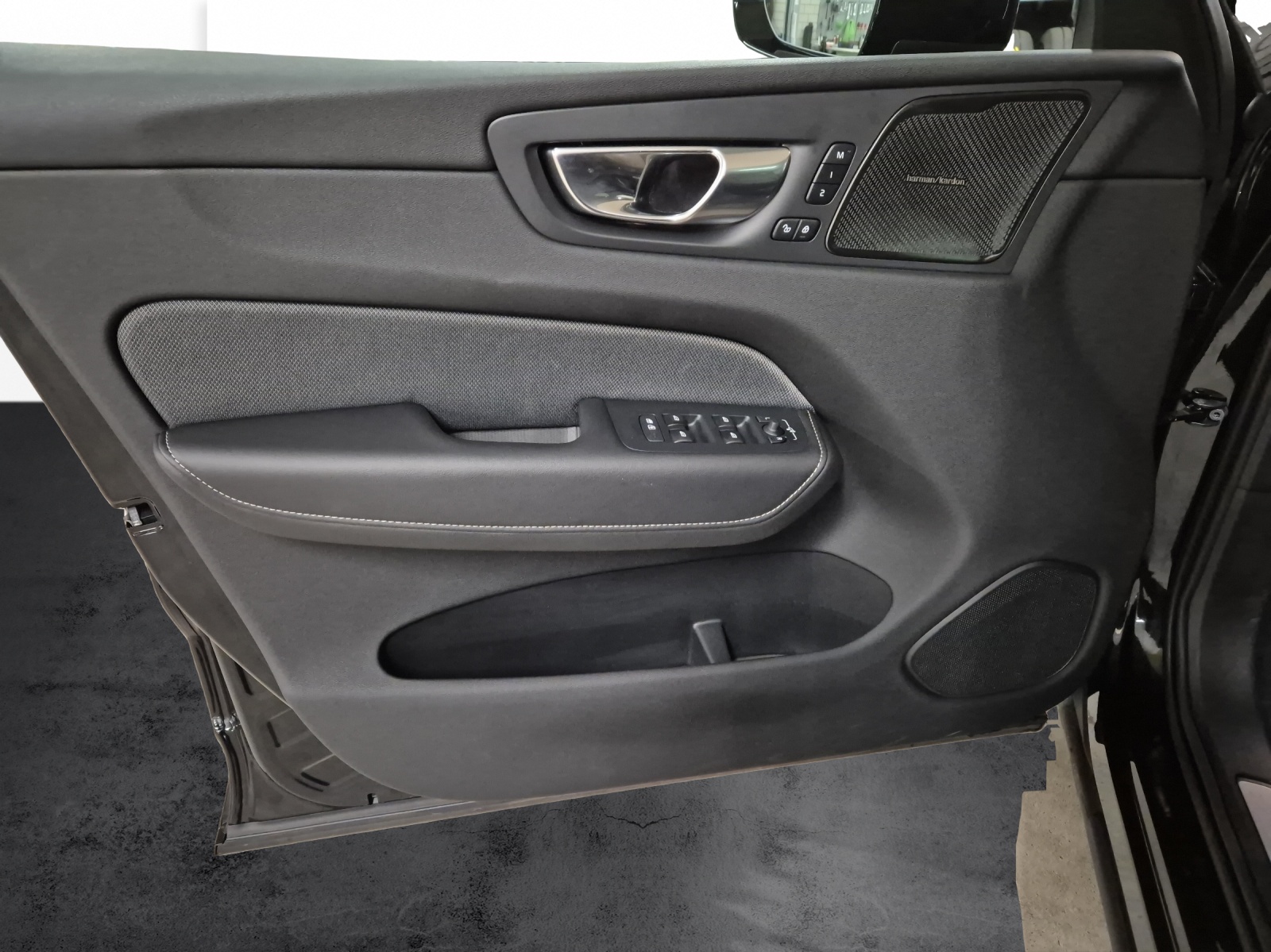 VOLVO XC60 2.0 T8 TE Plus Dark eAWD-image-13